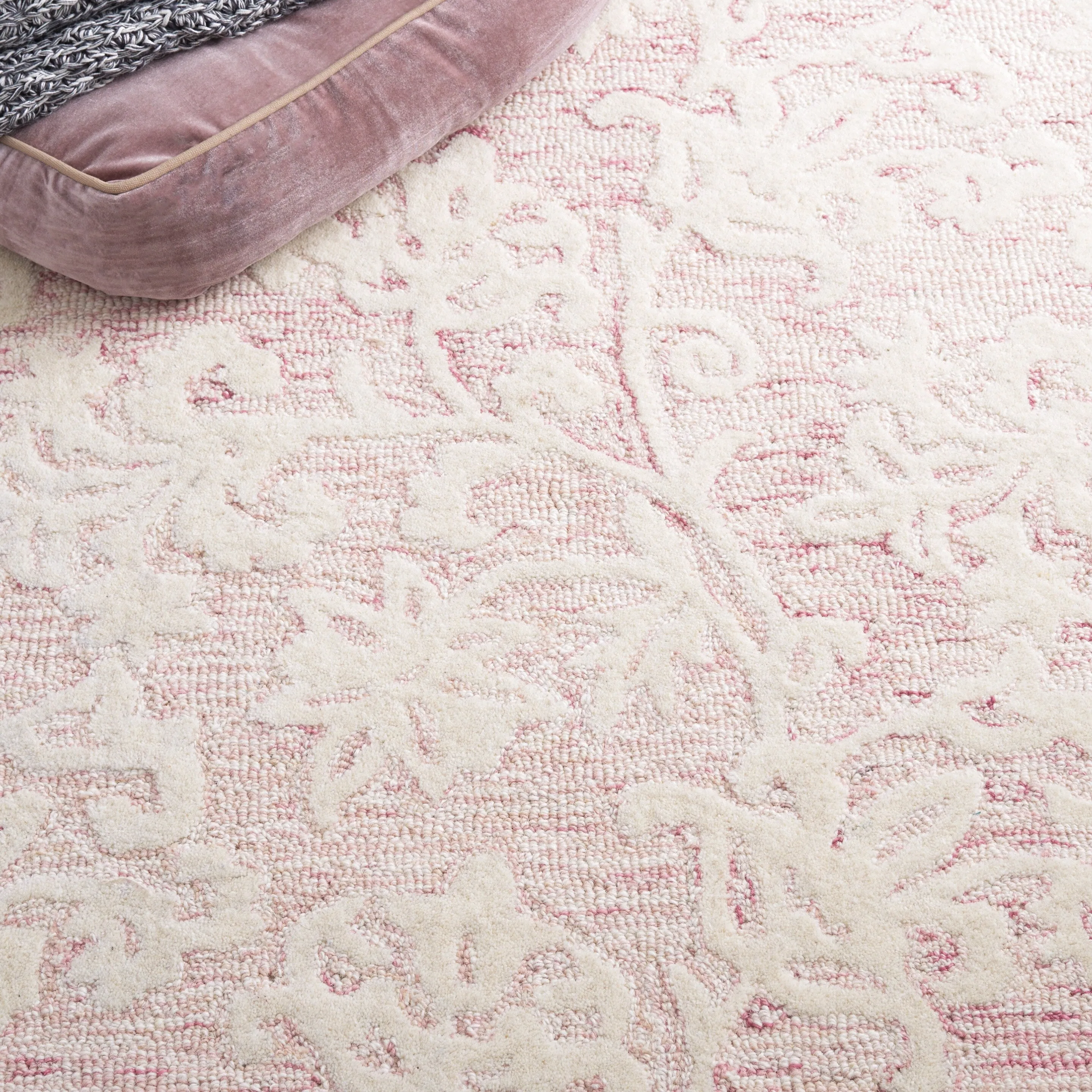 Martha Stewart by SAFAVIEH Handmade Eibhlis Wool Rug