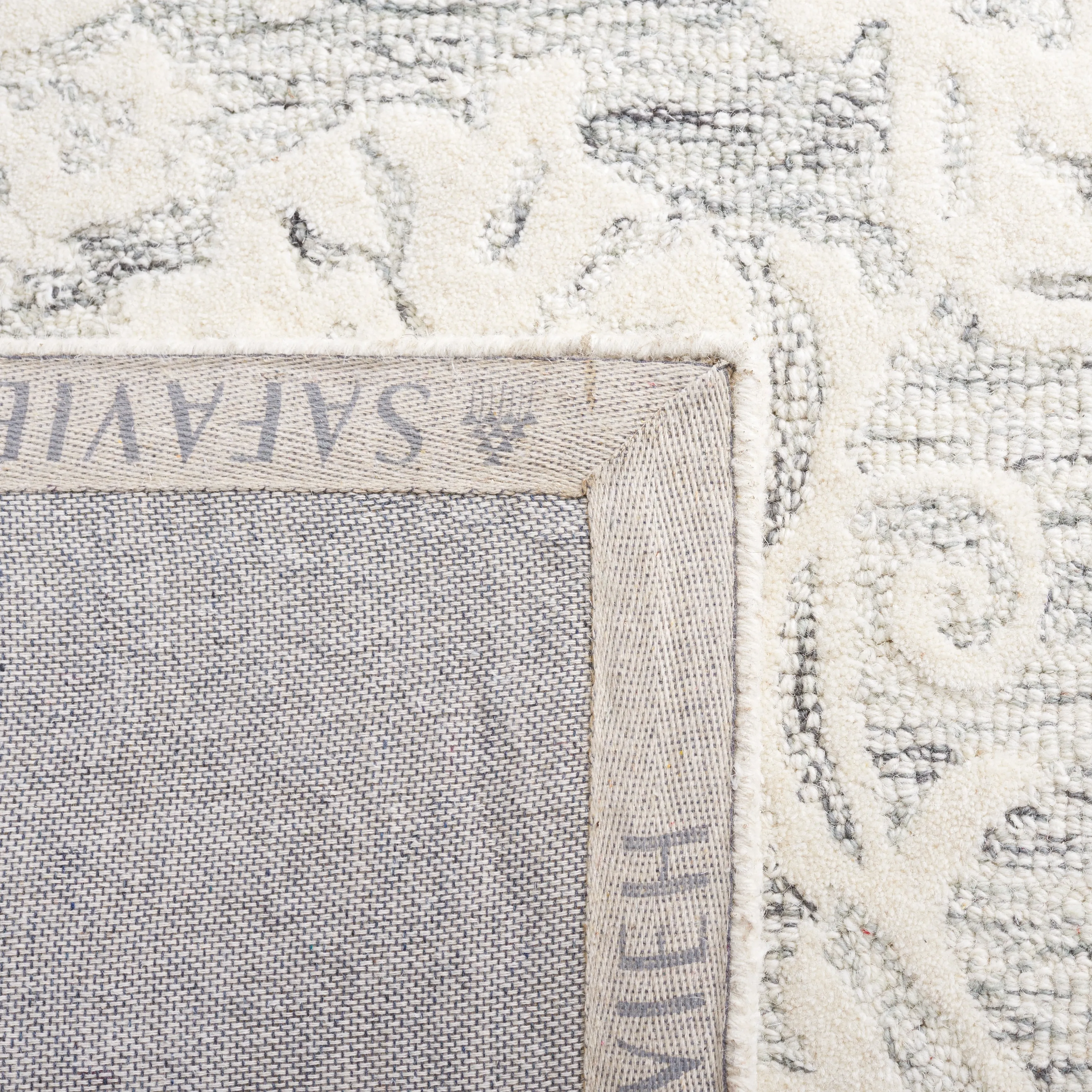 Martha Stewart by SAFAVIEH Handmade Eibhlis Wool Rug