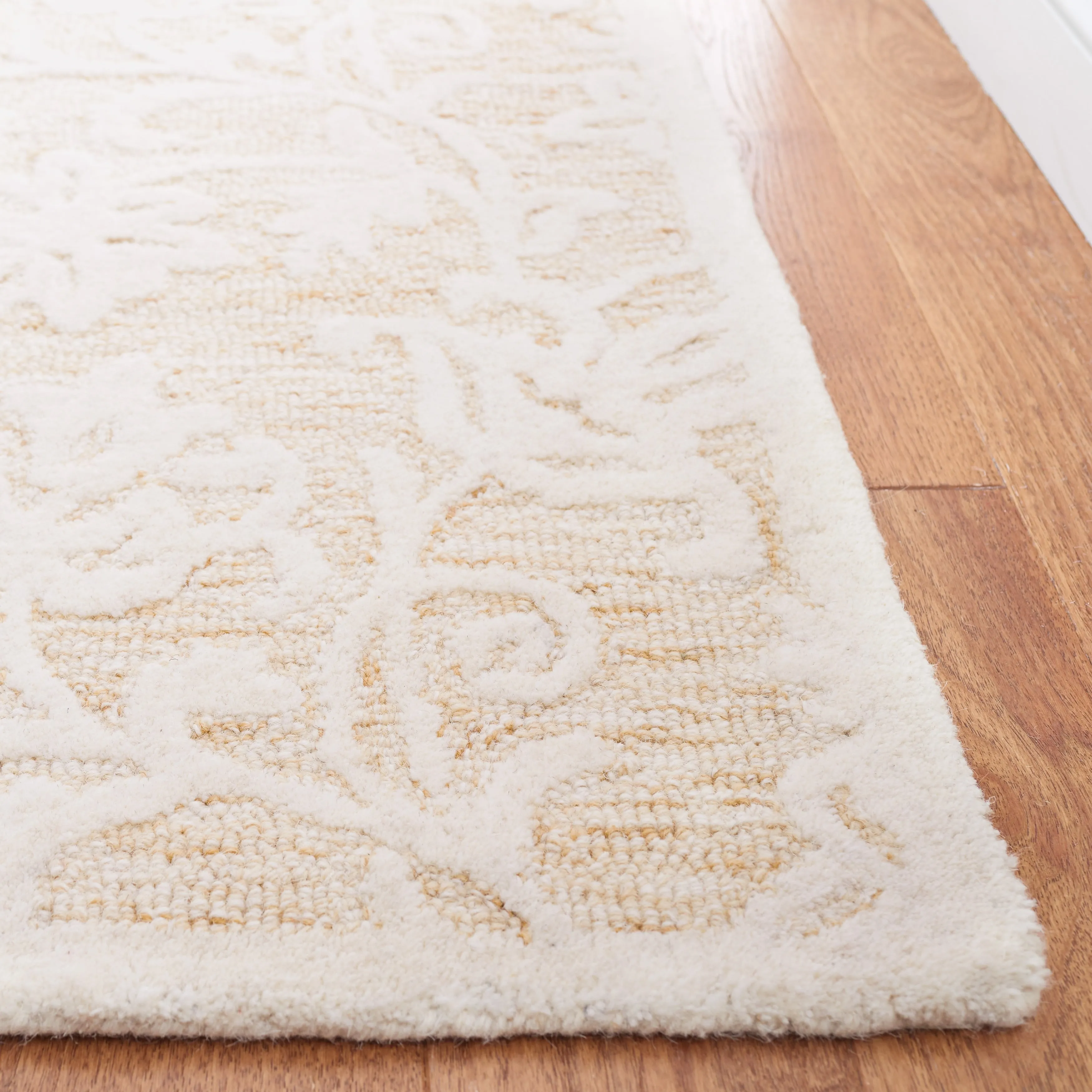 Martha Stewart by SAFAVIEH Handmade Eibhlis Wool Rug