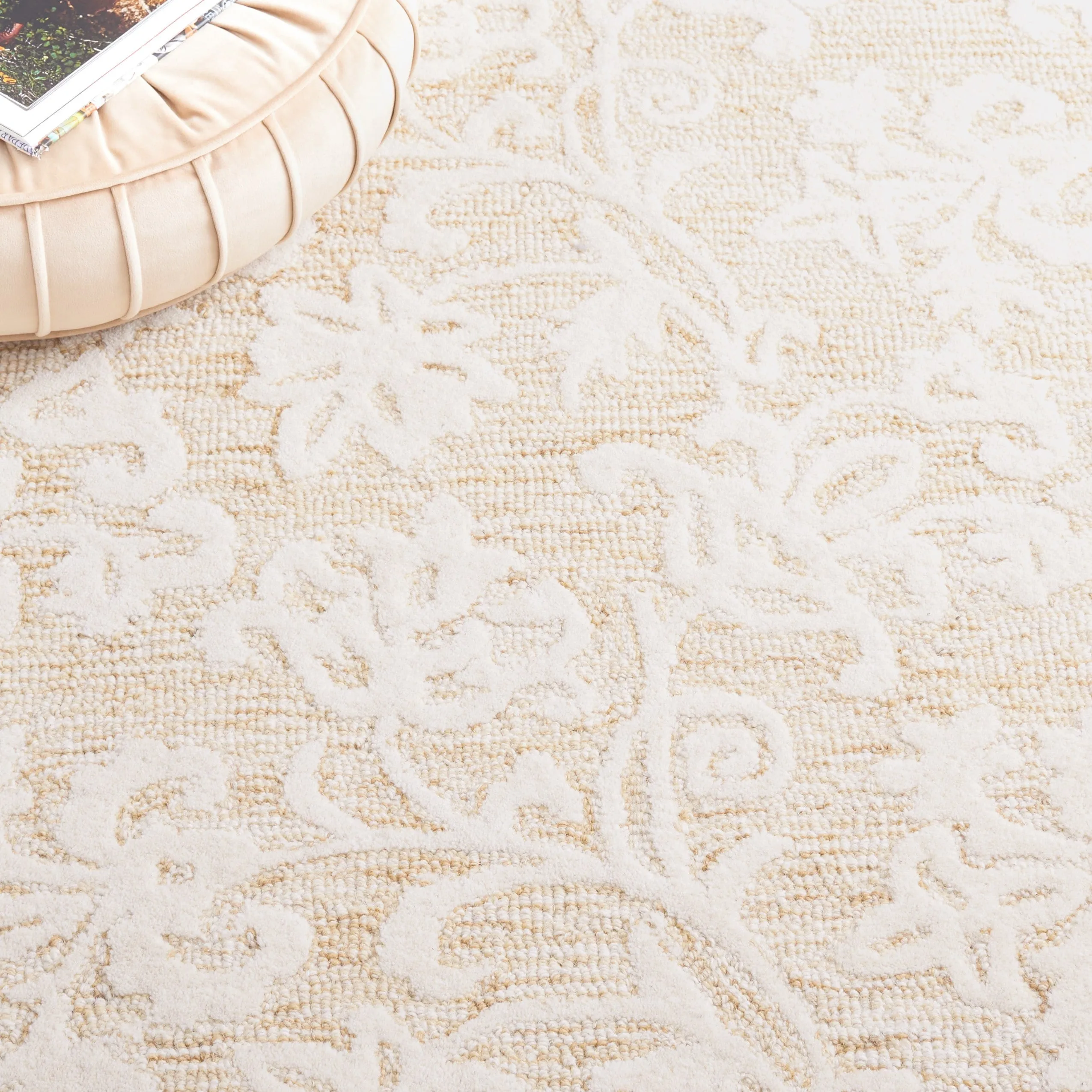 Martha Stewart by SAFAVIEH Handmade Eibhlis Wool Rug