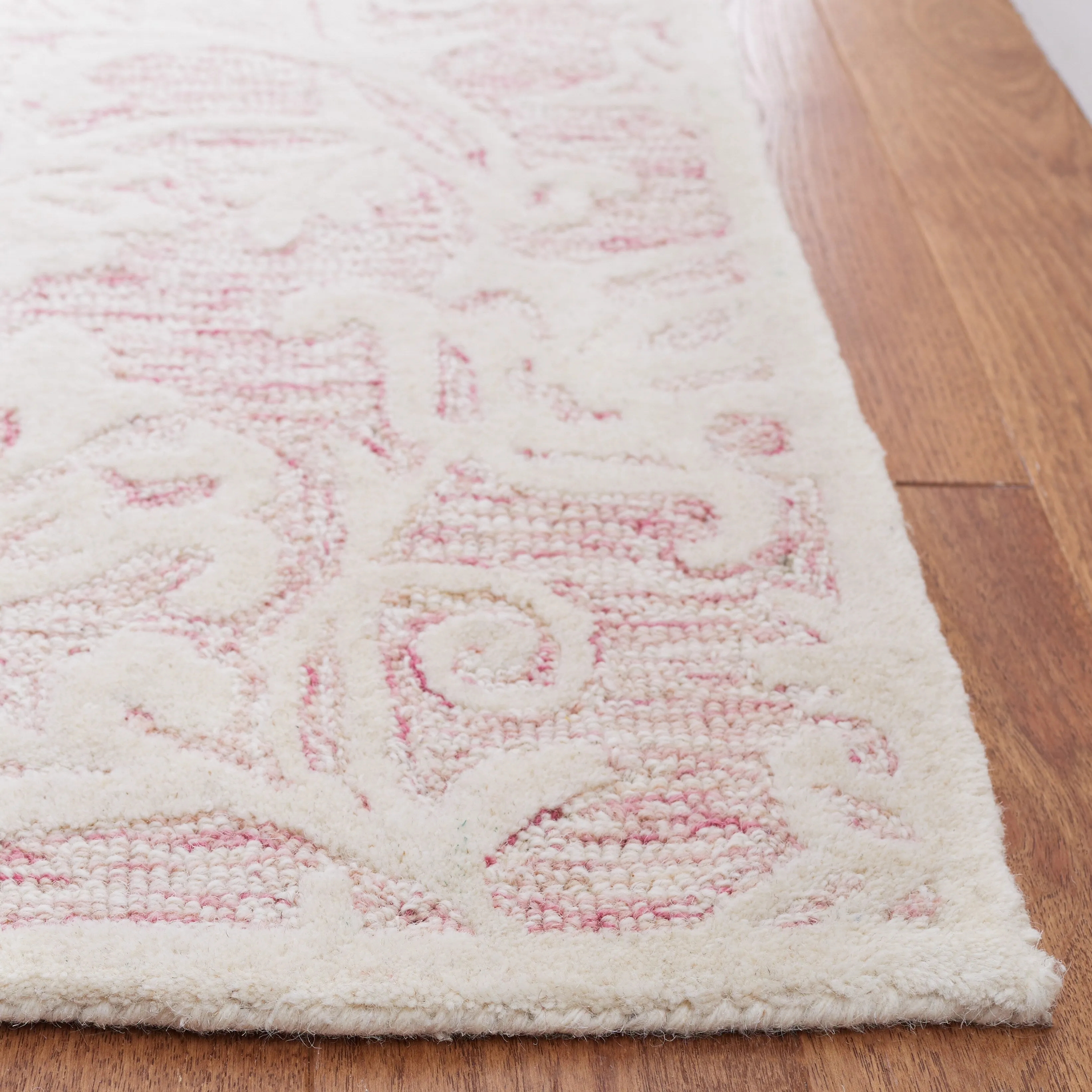 Martha Stewart by SAFAVIEH Handmade Eibhlis Wool Rug