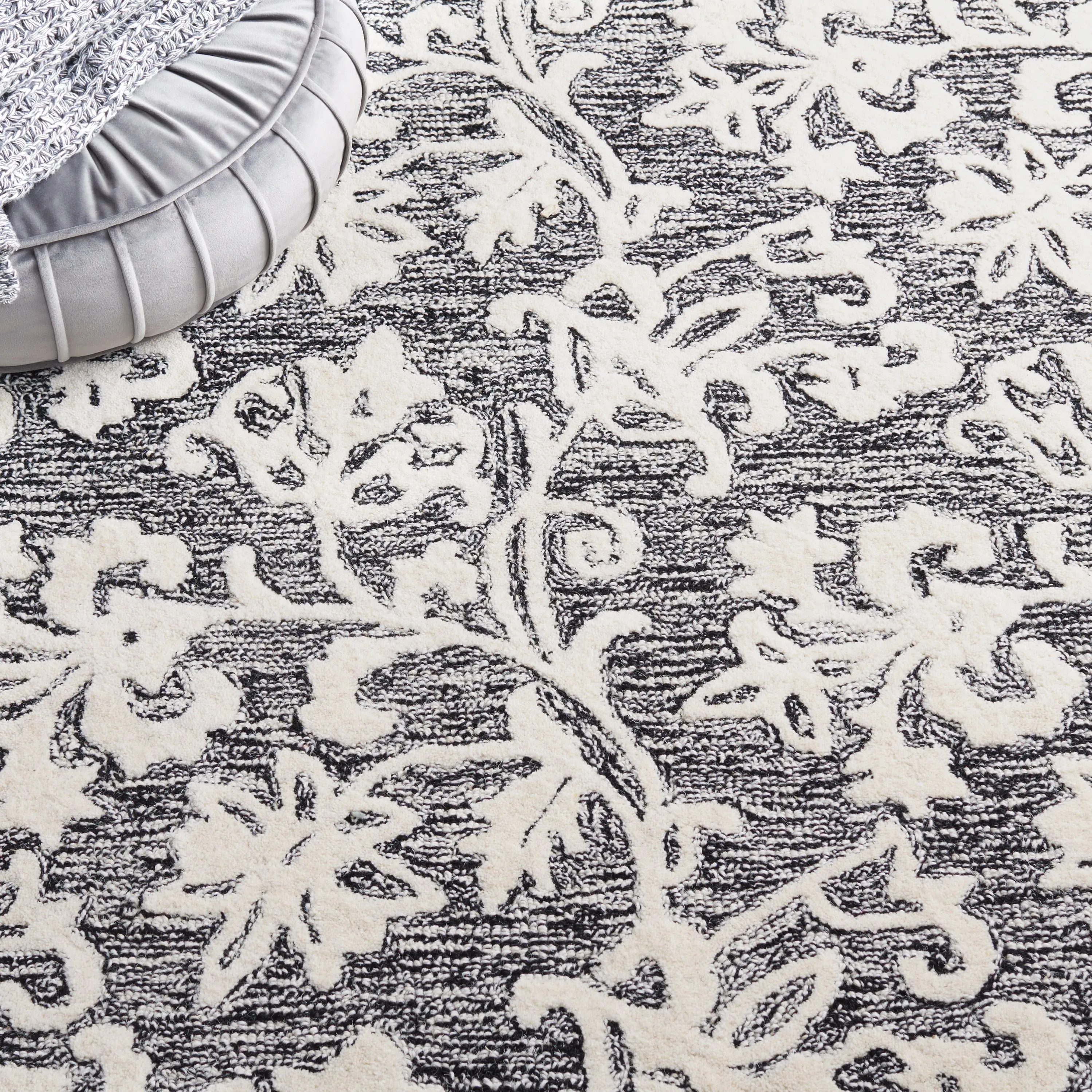 Martha Stewart by SAFAVIEH Handmade Eibhlis Wool Rug