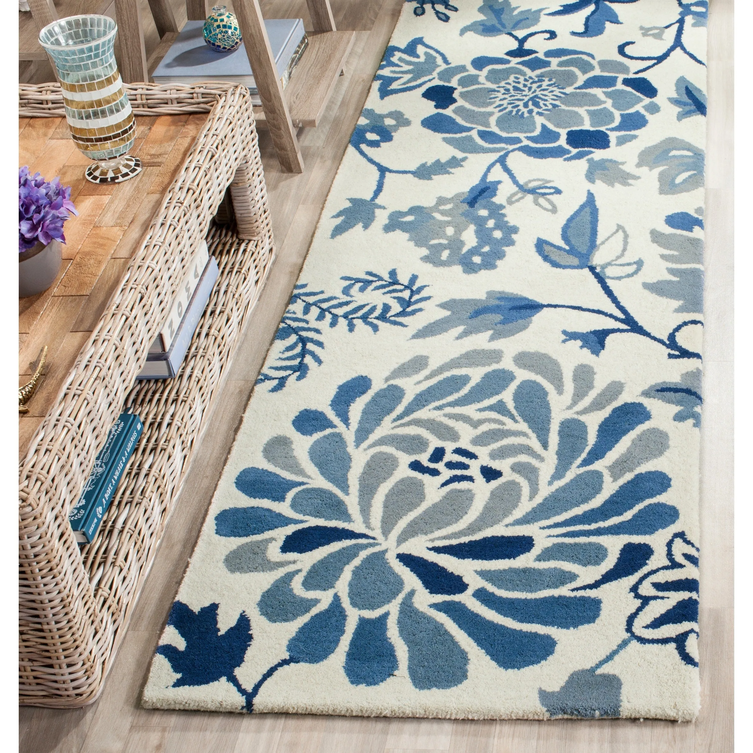Martha Stewart by SAFAVIEH Marianela Wool Area Rug