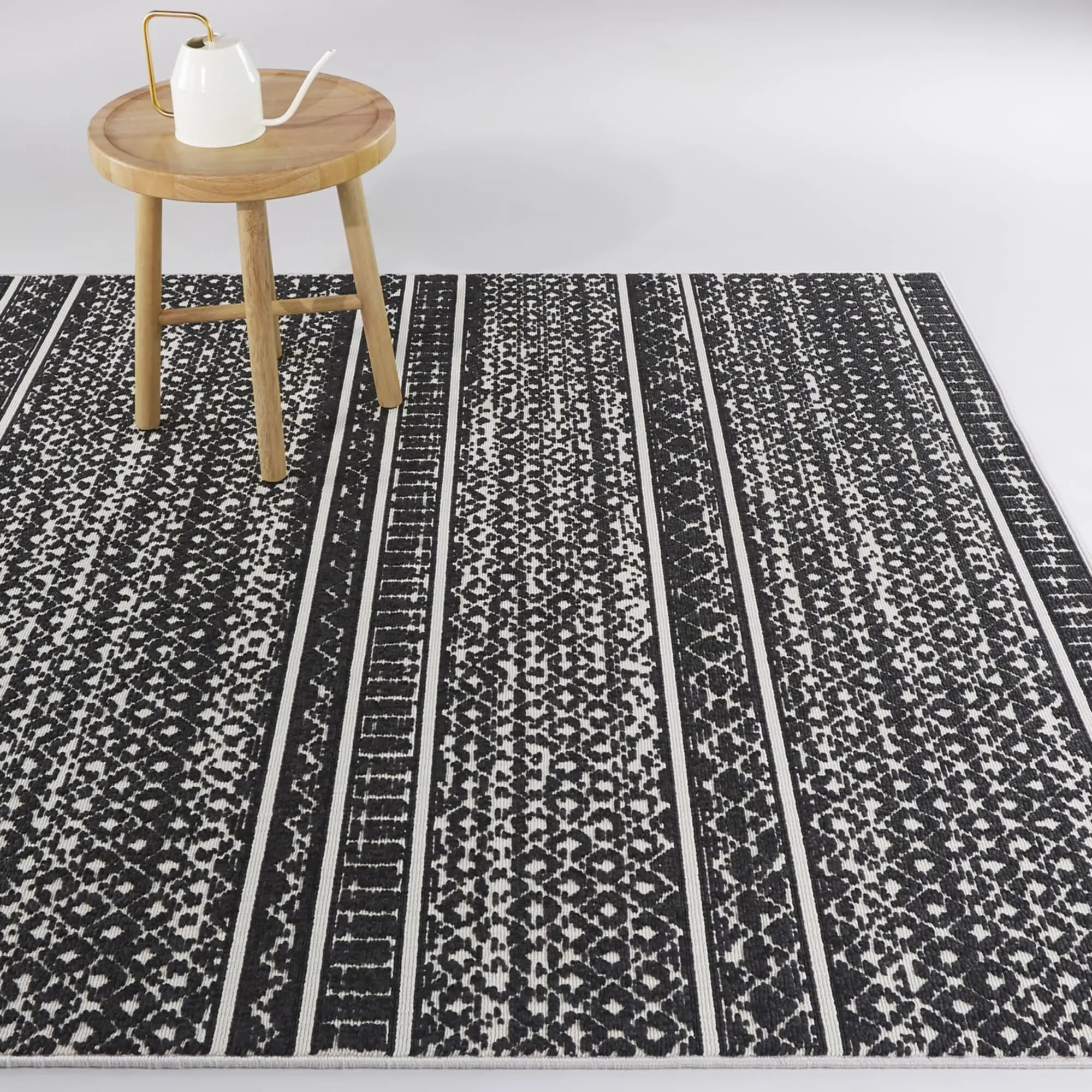 Martinus Vintage Stripe Indoor/Outdoor Area Rug