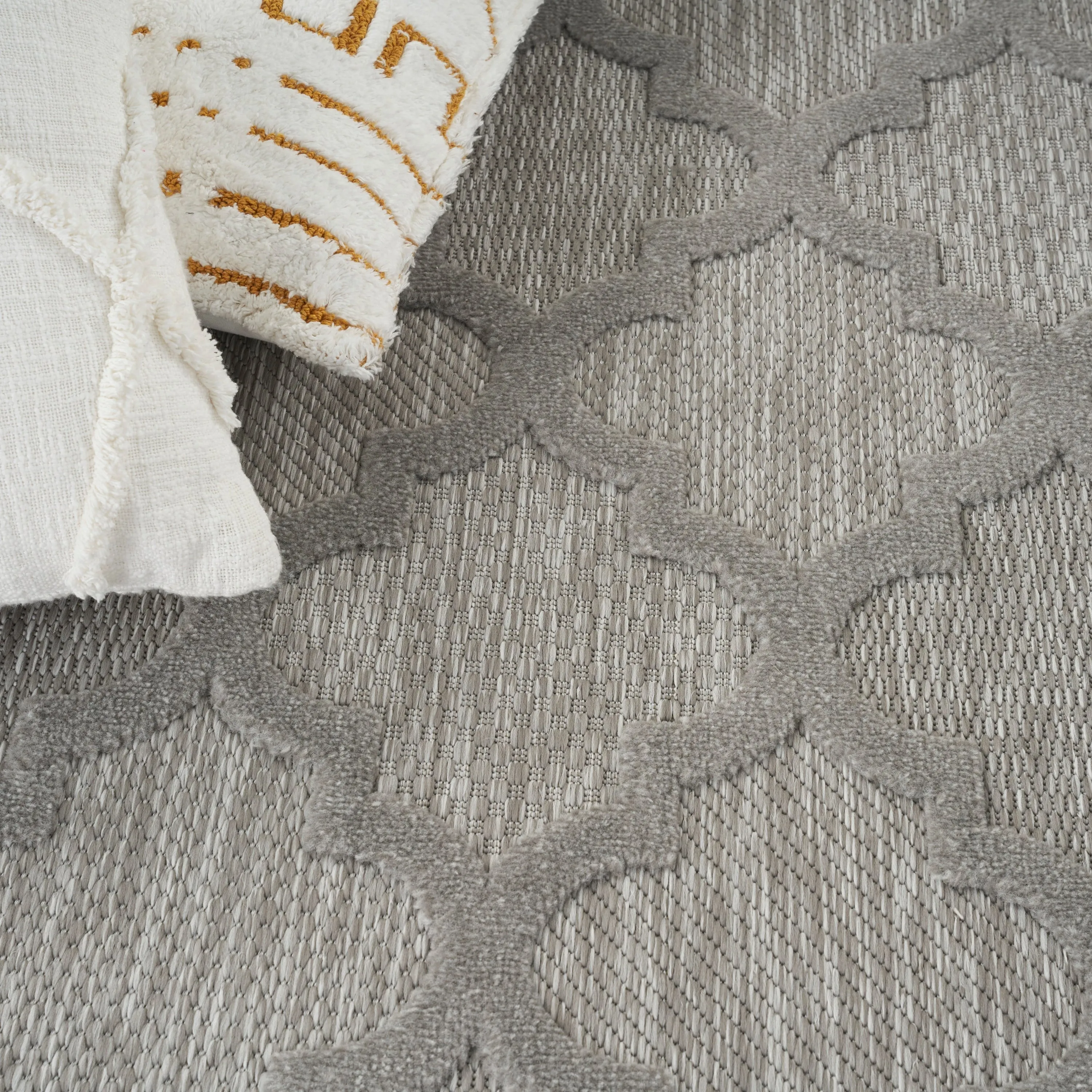 Nourison Easy Care Indoor/Outdoor Moroccan Trellis Area Rug
