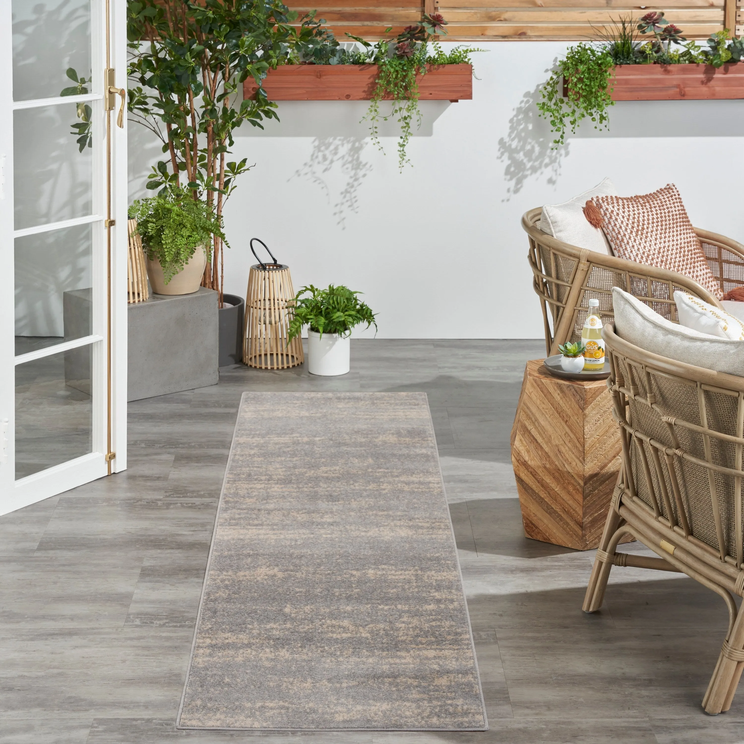 Nourison Sandy Indoor/Outdoor Abstract Area Rug