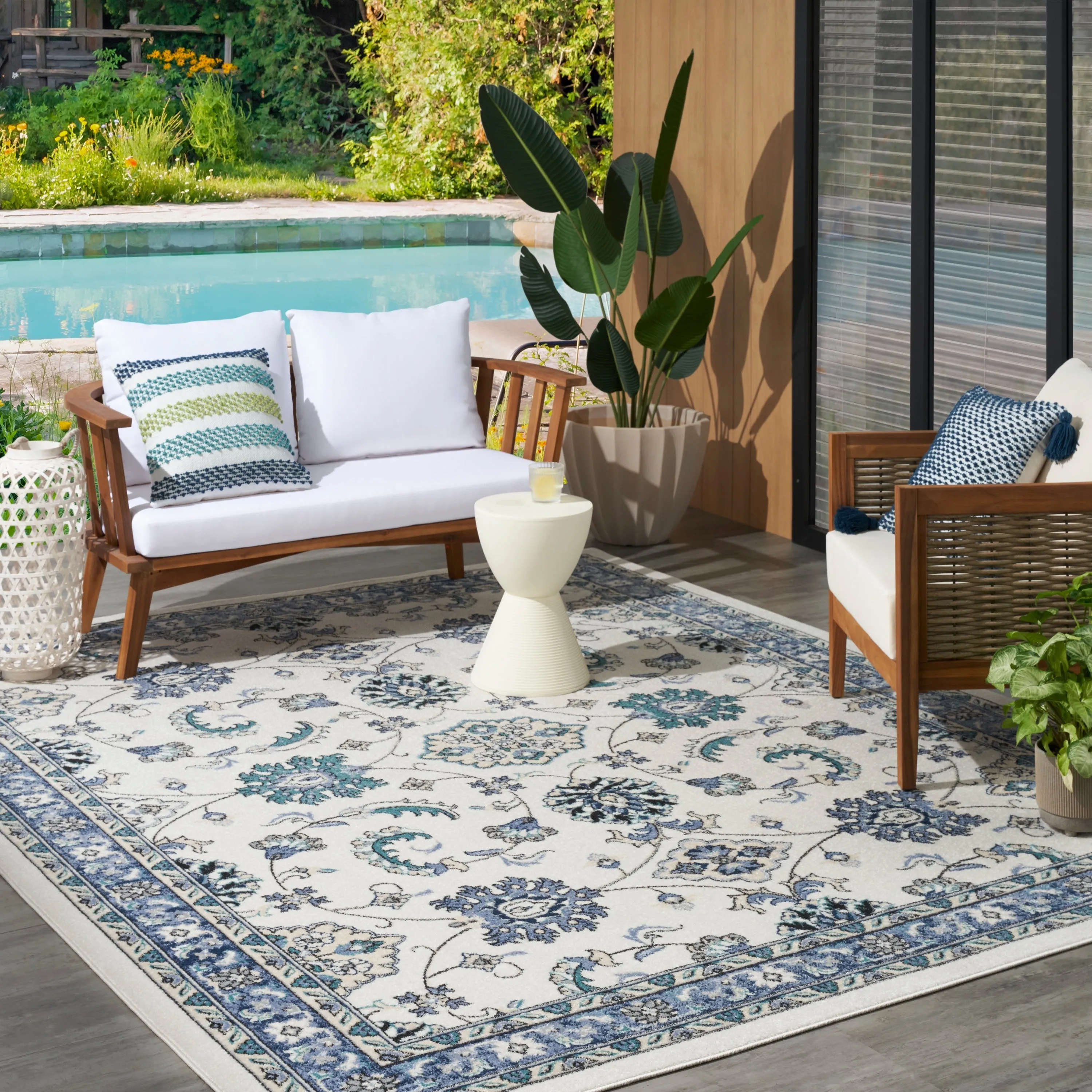 Nourison Sandy Indoor/Outdoor Persian Area Rug