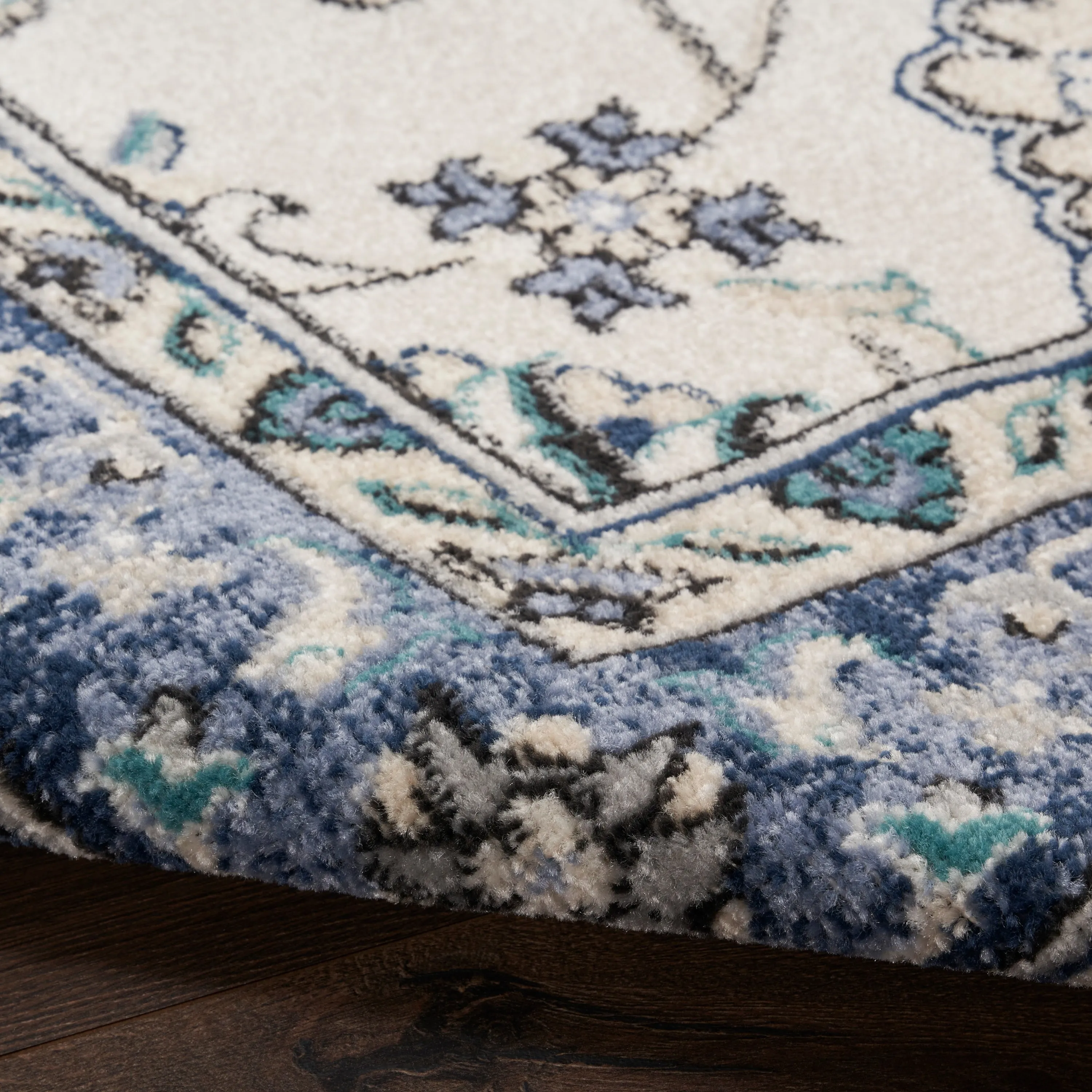Nourison Sandy Indoor/Outdoor Persian Area Rug