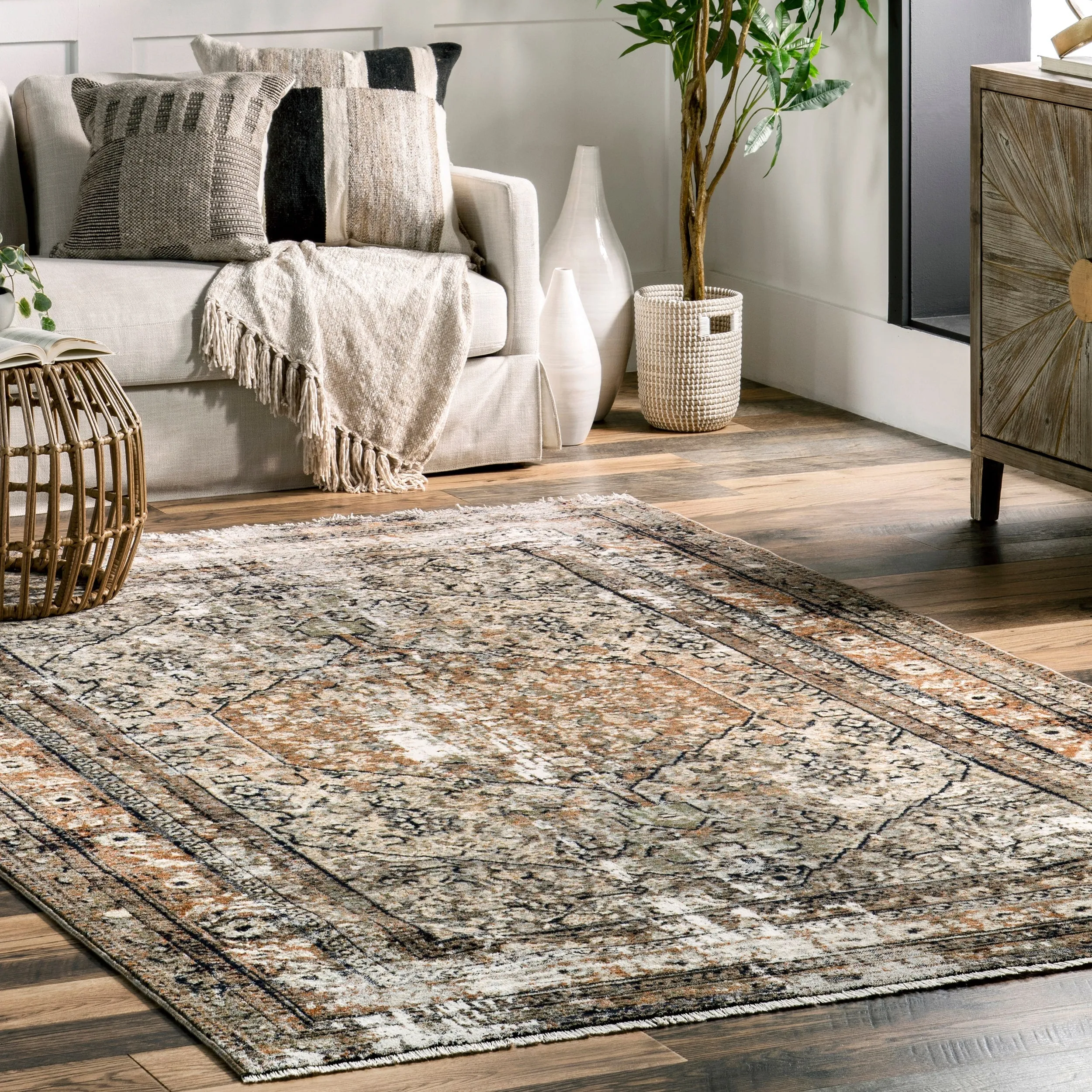 Nuloom Charvi Distressed Medallion Fringe Area Rug