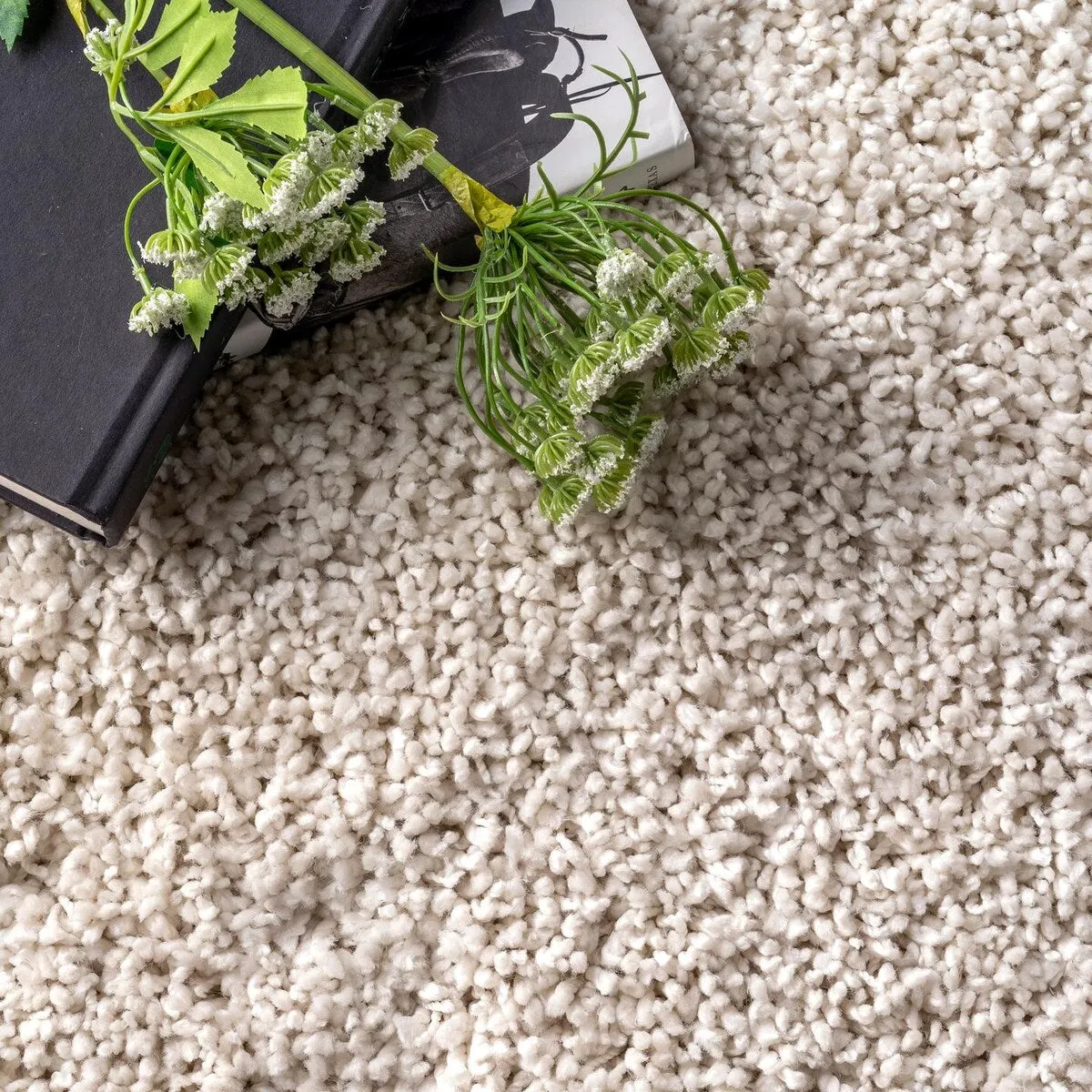 Nuloom Clare Solid Shag Area Rug