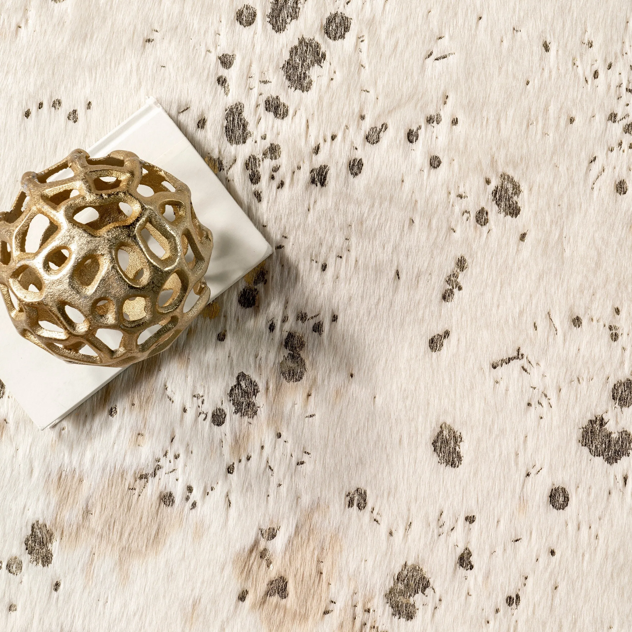 Nuloom Contemporary Faux Animal Prints Cowhide Area Rug