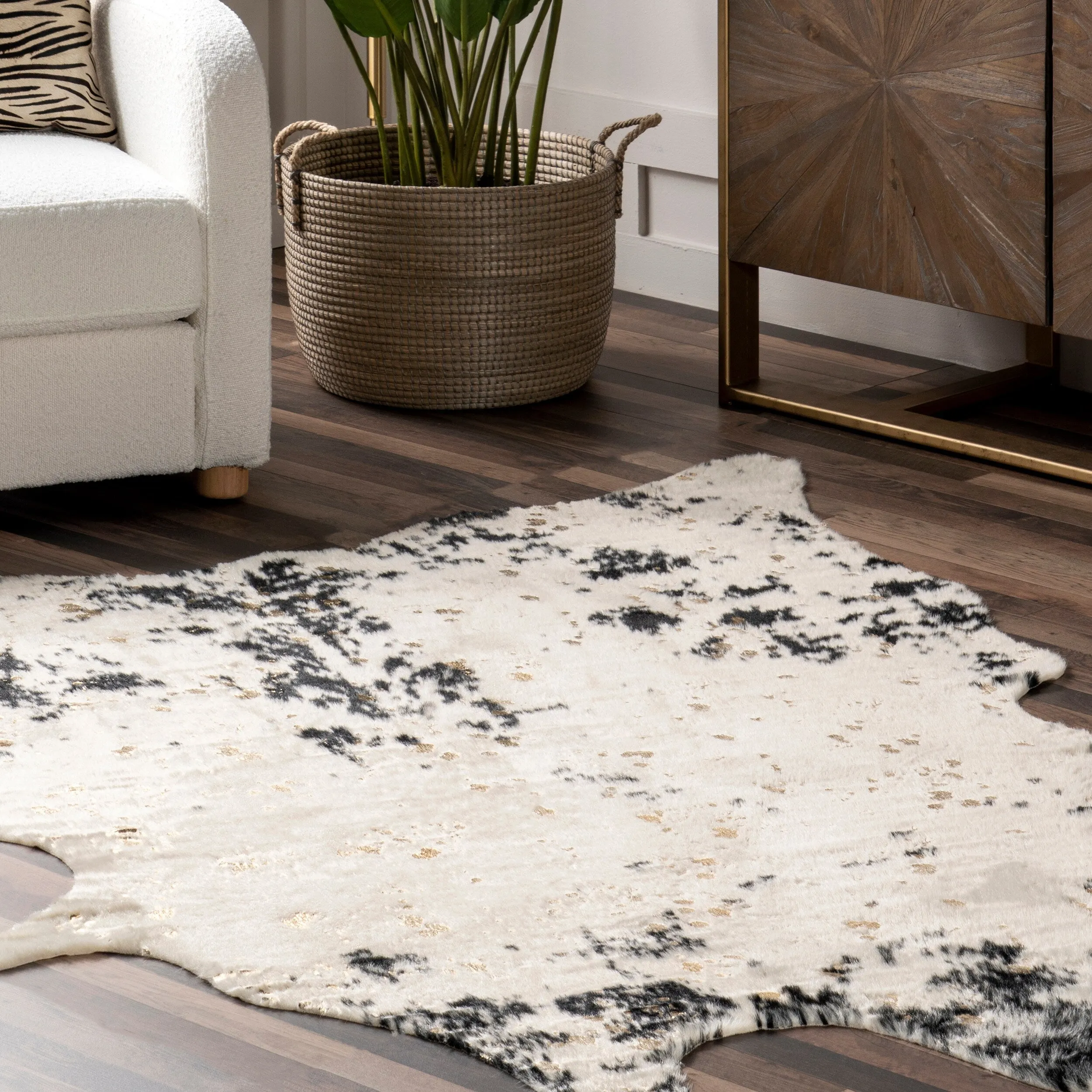 Nuloom Contemporary Faux Animal Prints Cowhide Area Rug