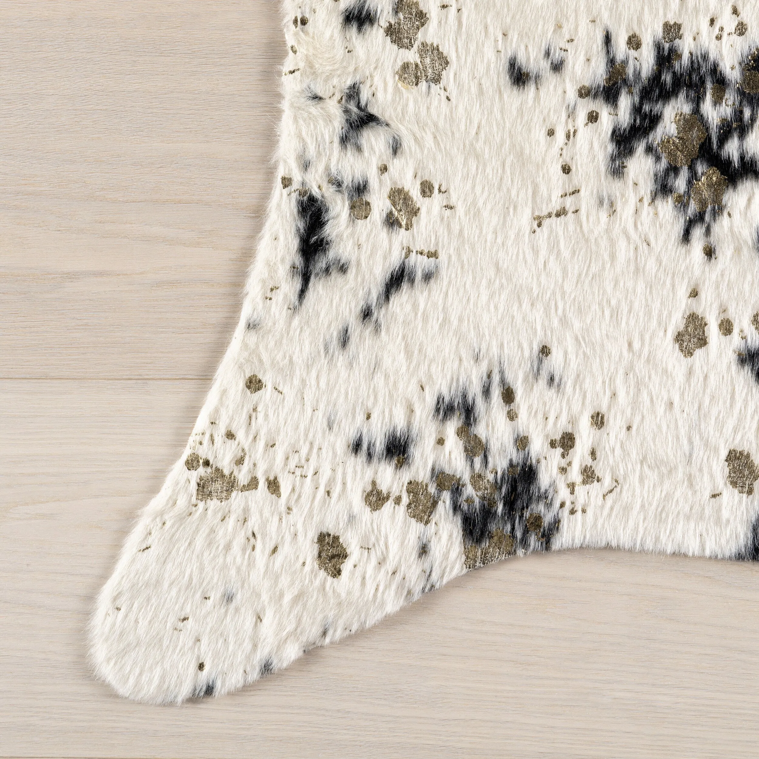 Nuloom Contemporary Faux Animal Prints Cowhide Area Rug