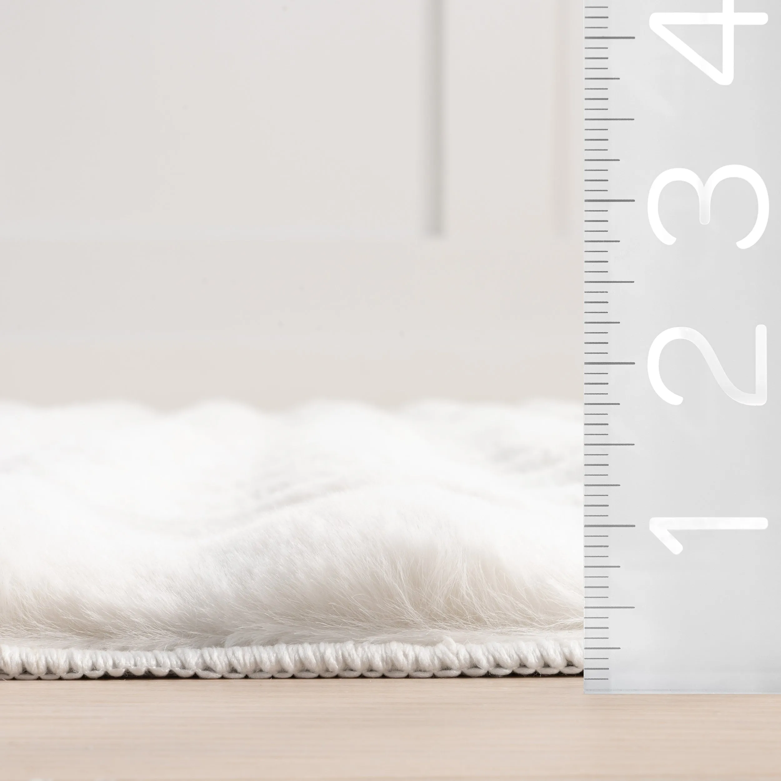 Nuloom Jeni Solid Plush Machine Washable Area Rug