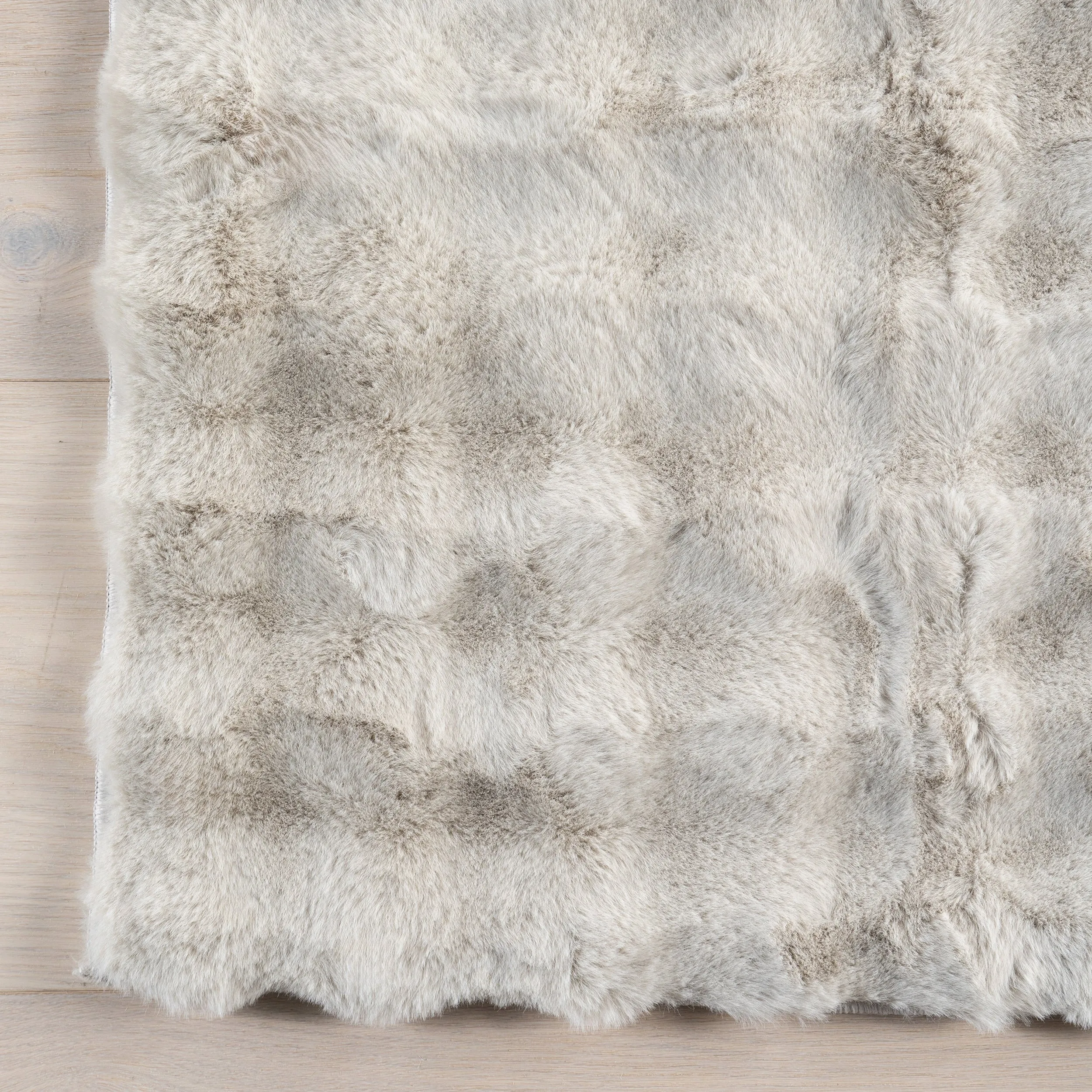 Nuloom Jeni Solid Plush Machine Washable Area Rug