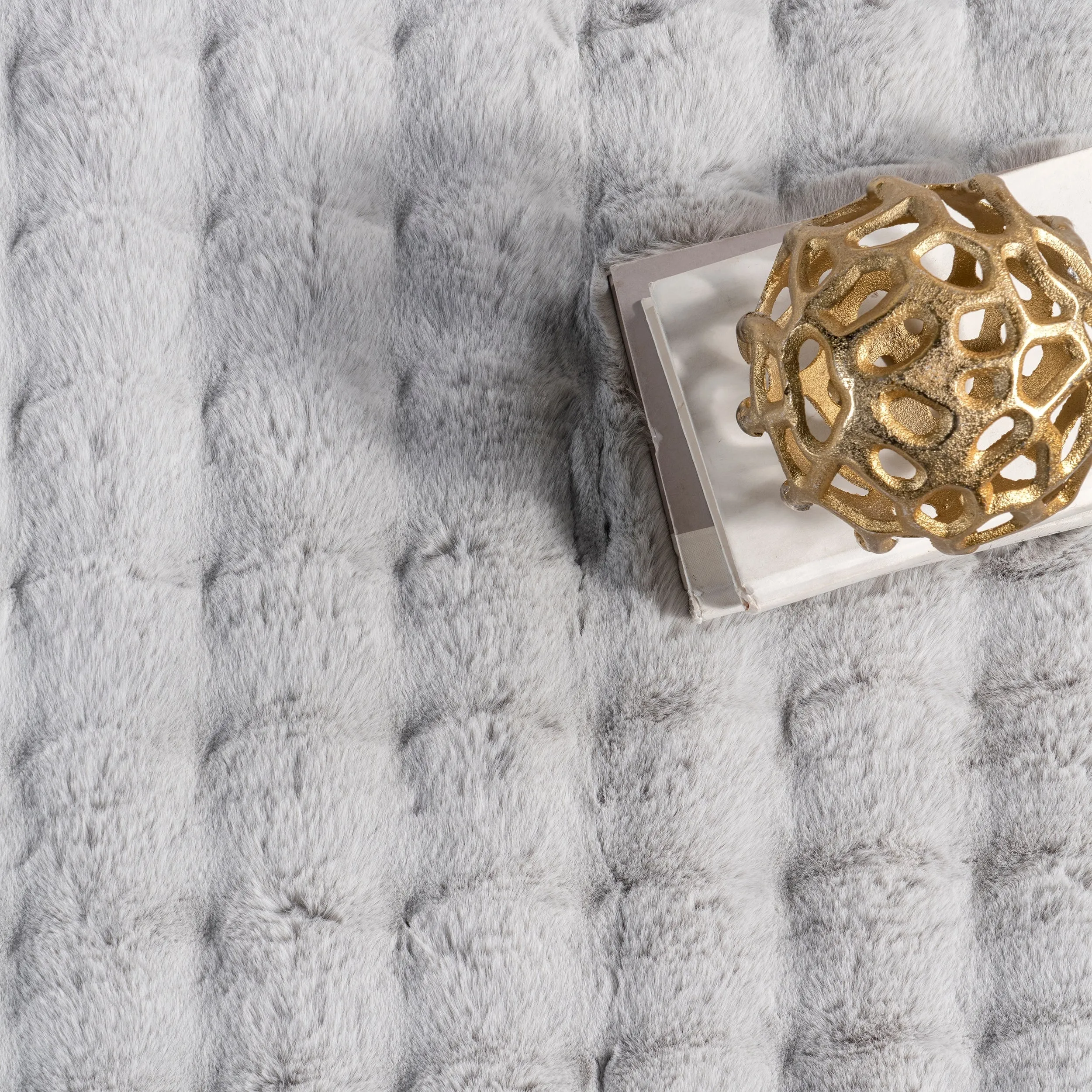 Nuloom Jeni Solid Plush Machine Washable Area Rug