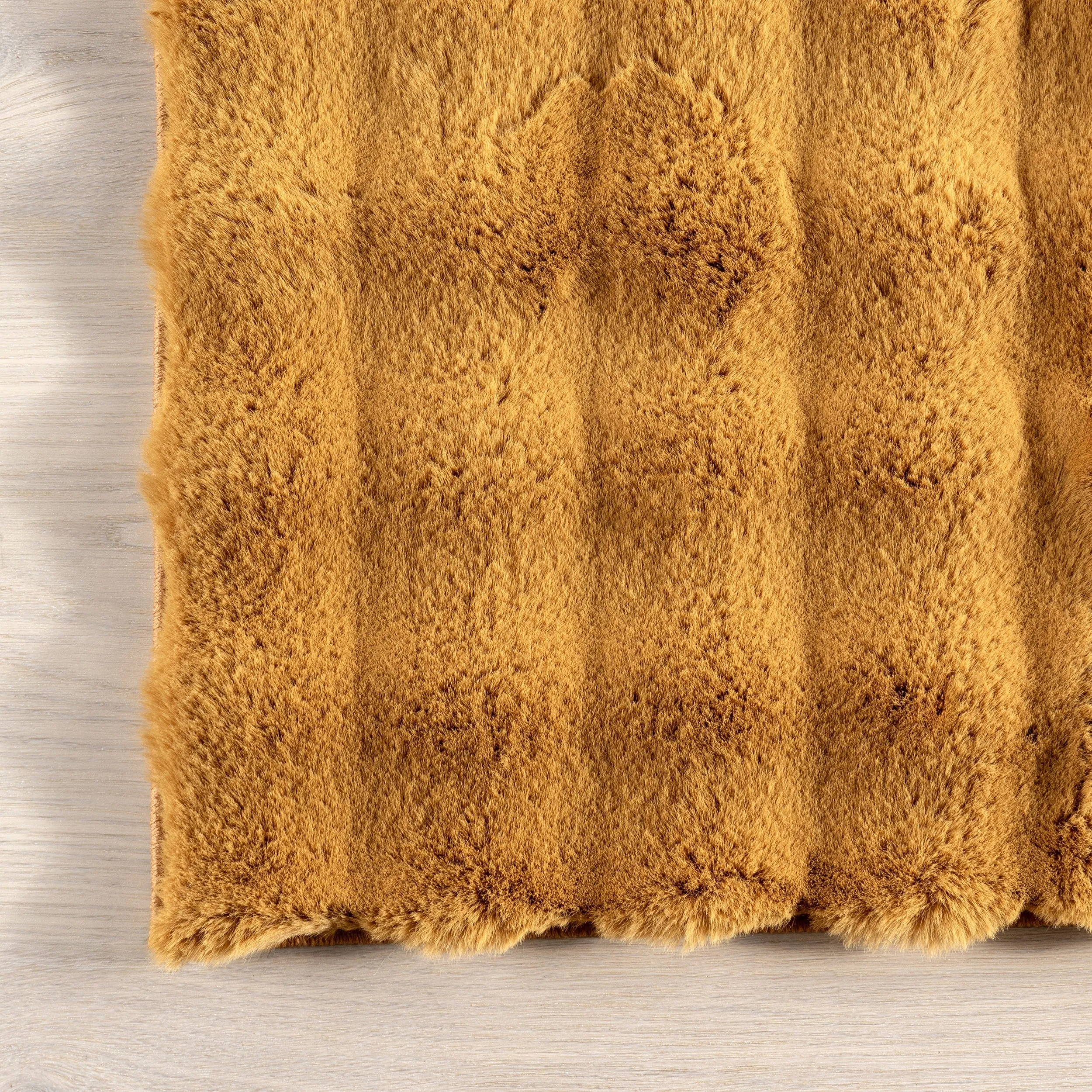 Nuloom Jeni Solid Plush Machine Washable Area Rug