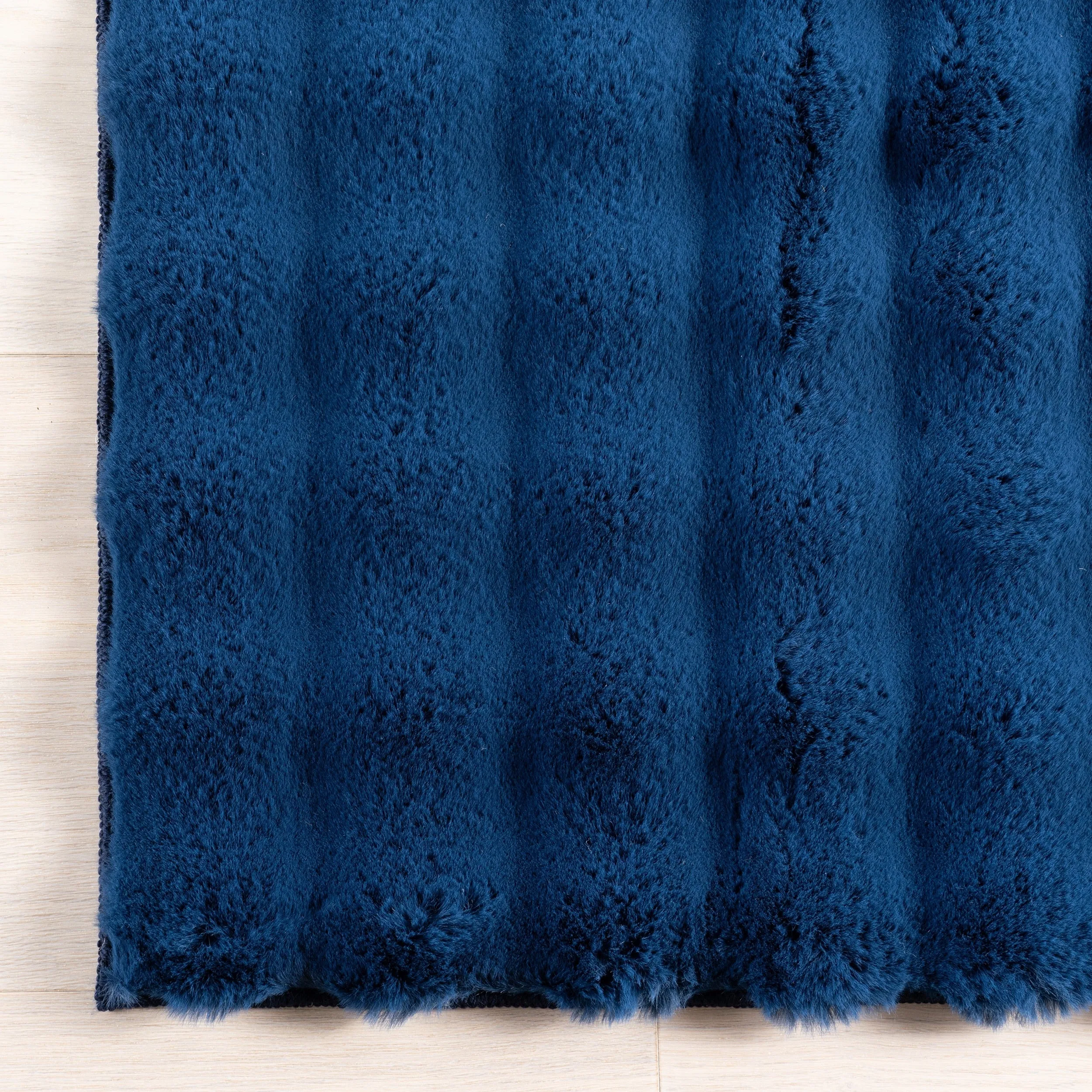 Nuloom Jeni Solid Plush Machine Washable Area Rug
