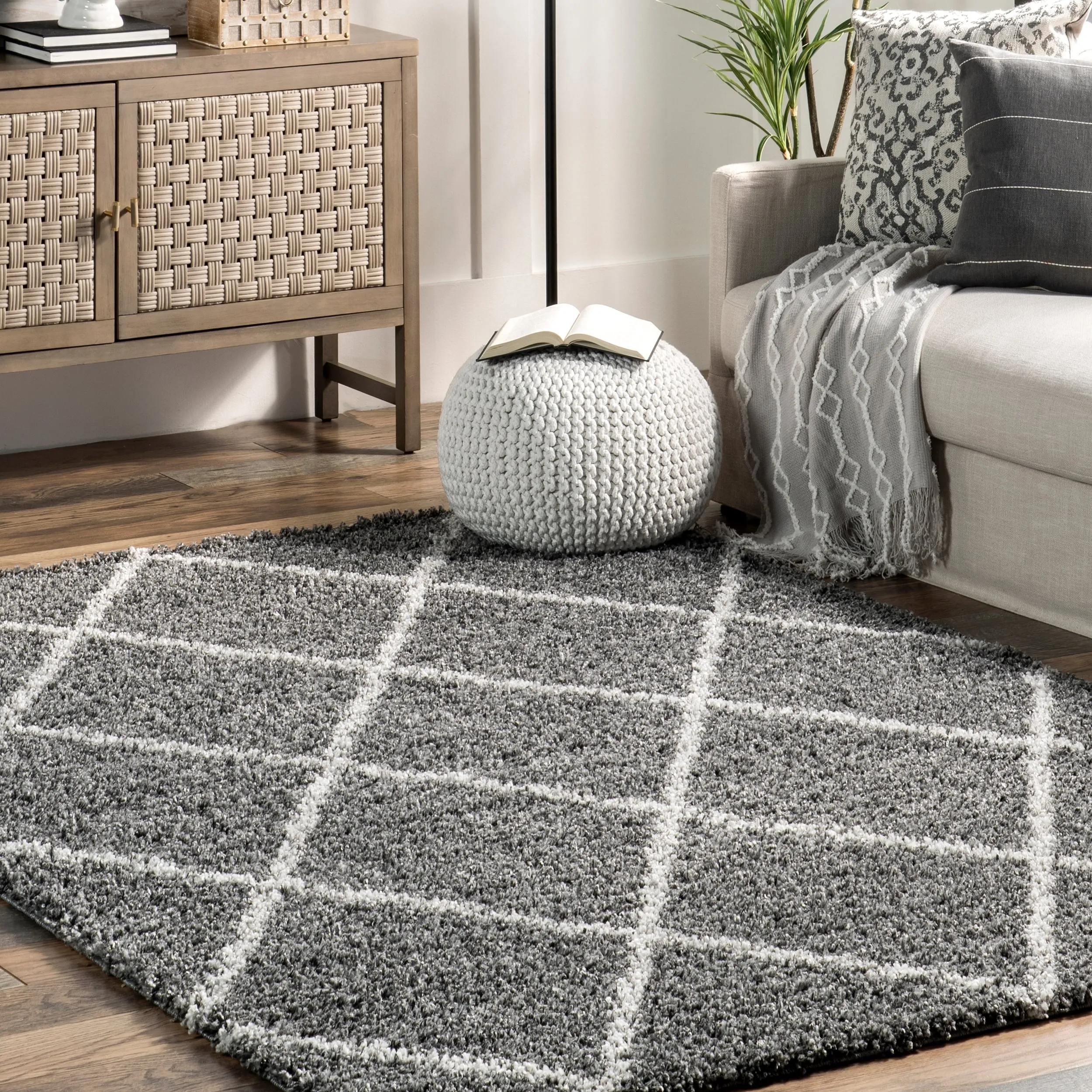 Nuloom Kesha Contemporary Trellis Shag Area Rug