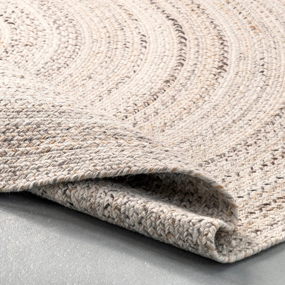 Nuloom Kyla Handmade Braided Farmhouse Round Area Rug