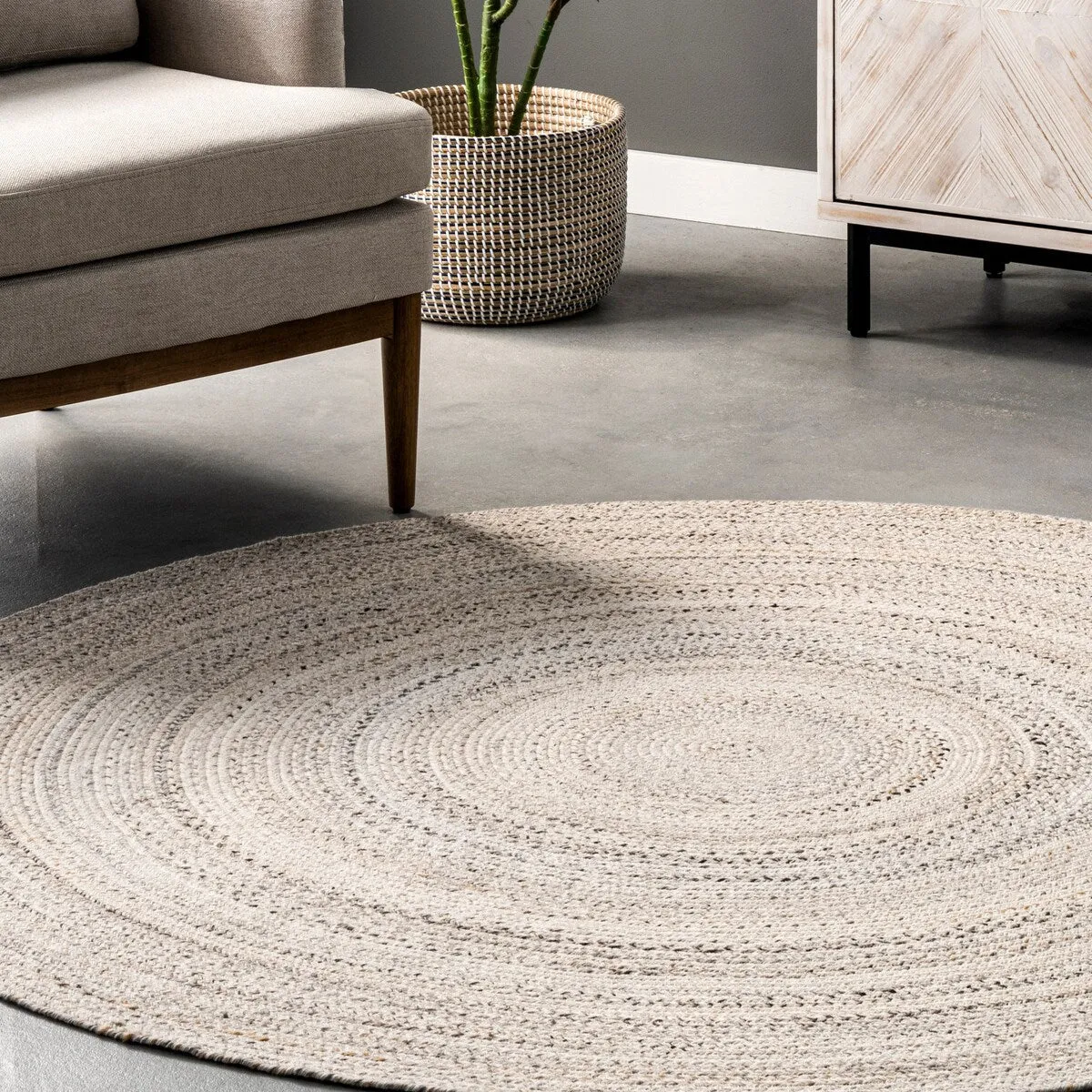 Nuloom Kyla Handmade Braided Farmhouse Round Area Rug