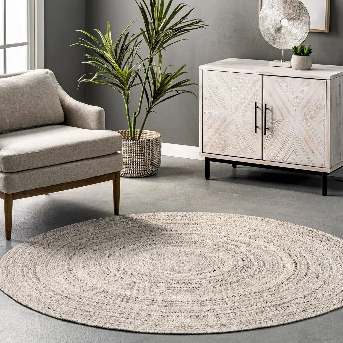 Nuloom Kyla Handmade Braided Farmhouse Round Area Rug