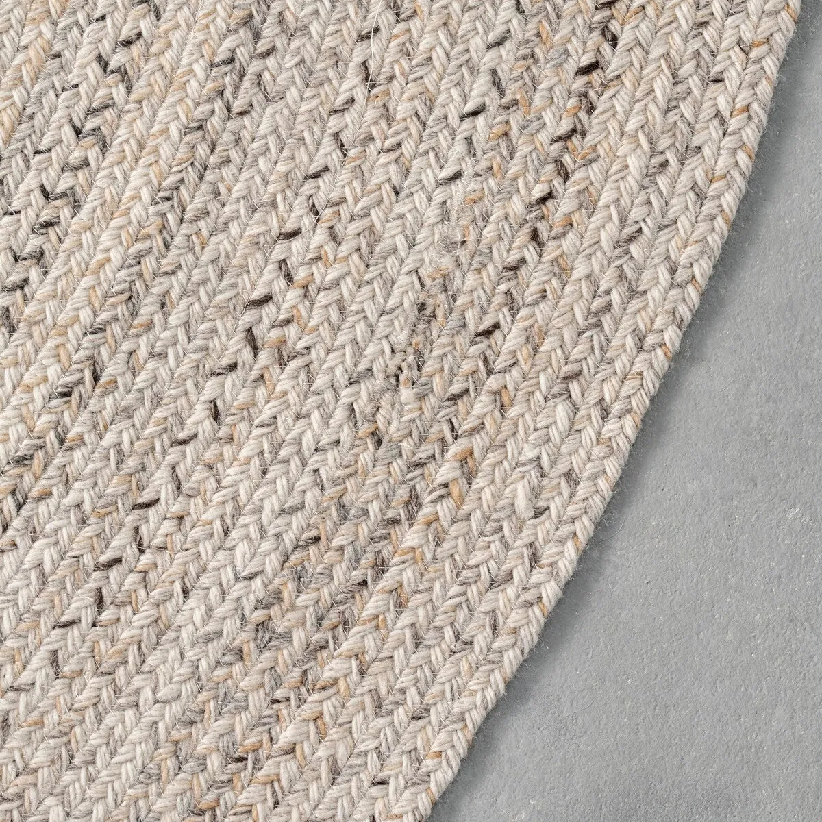 Nuloom Kyla Handmade Braided Farmhouse Round Area Rug