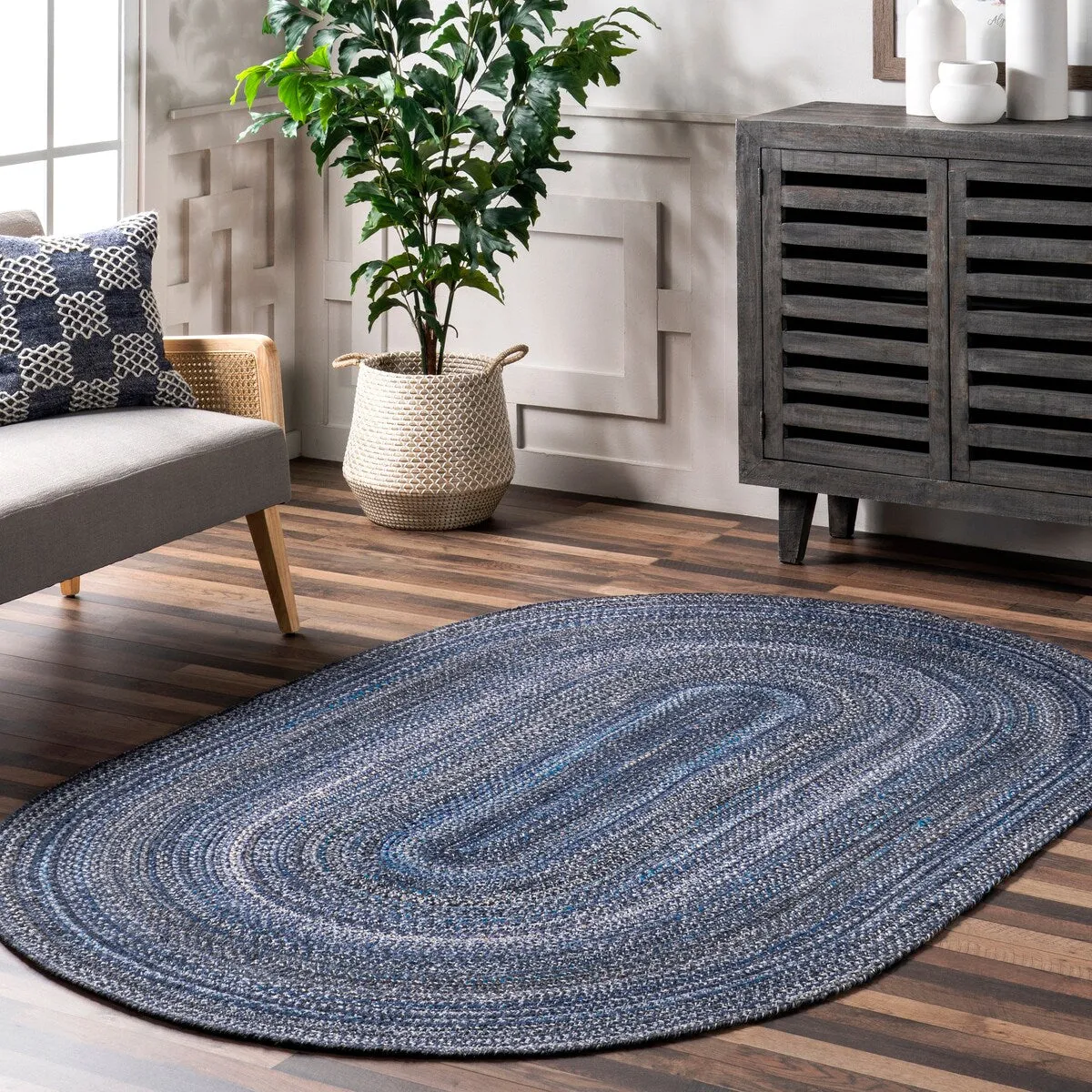 Nuloom Kyla Handmade Braided Farmhouse Round Area Rug
