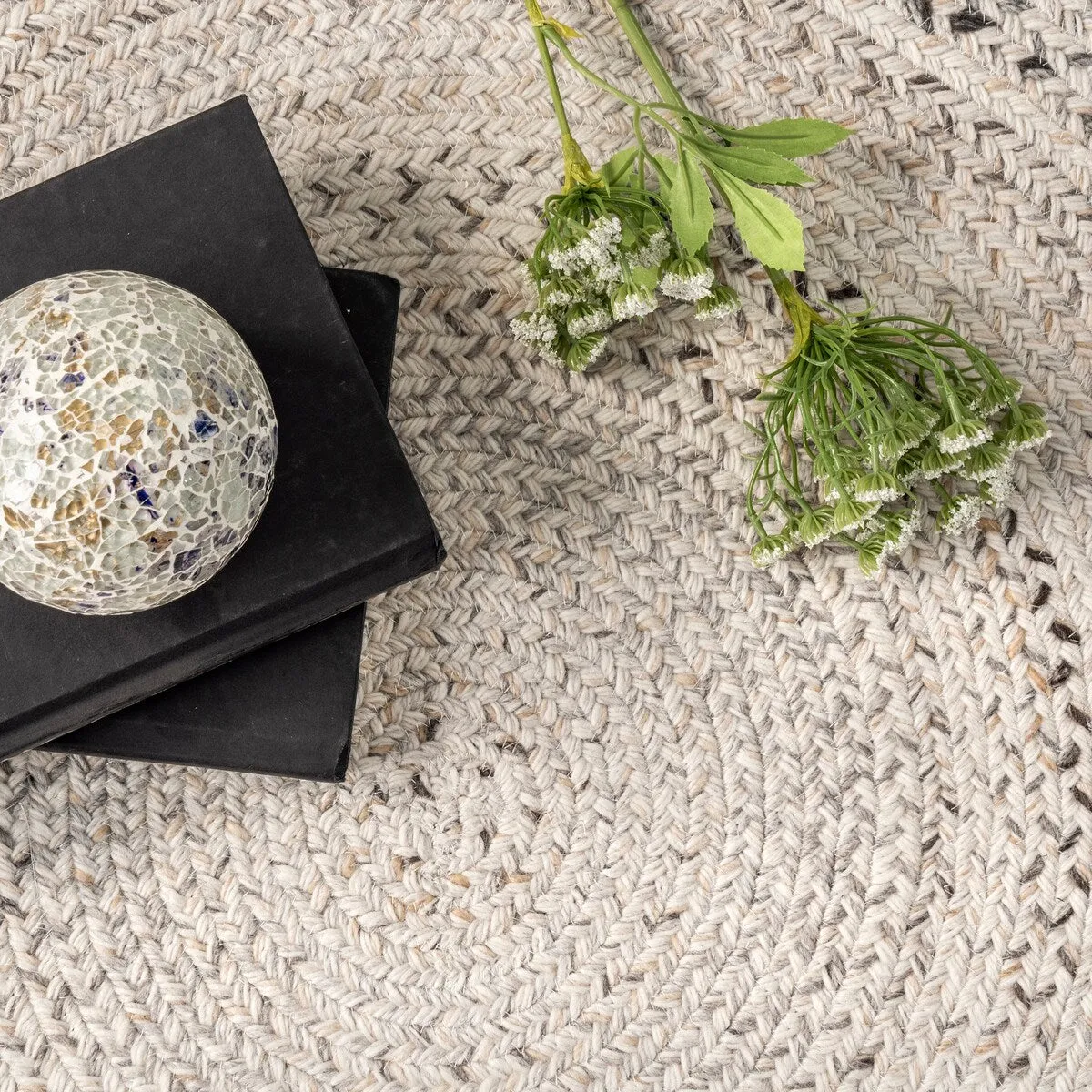 Nuloom Kyla Handmade Braided Farmhouse Round Area Rug