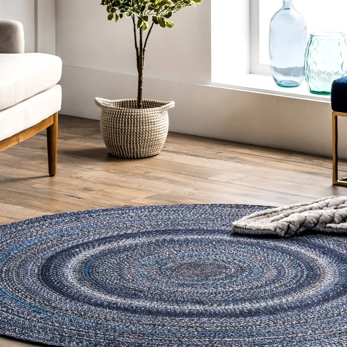 Nuloom Kyla Handmade Braided Farmhouse Round Area Rug