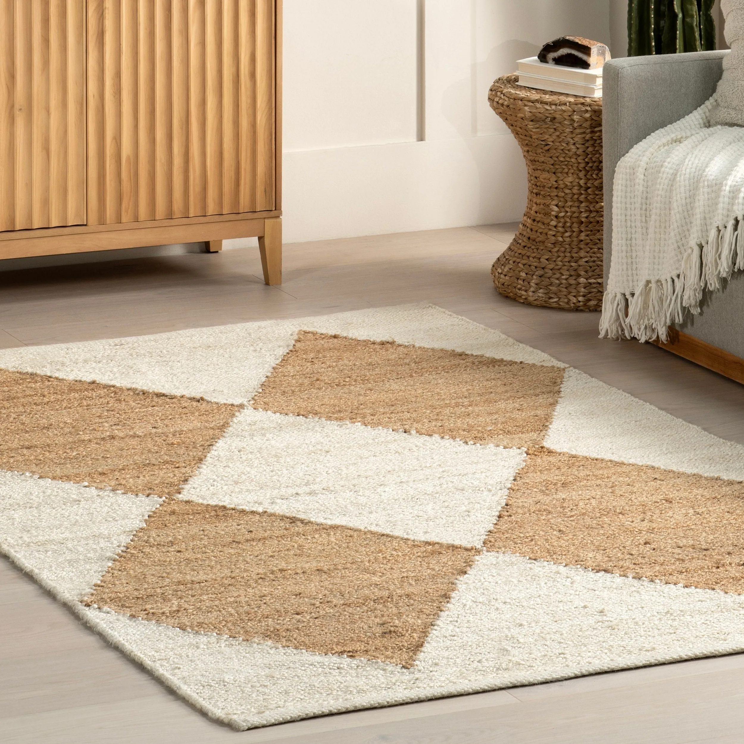 Nuloom Pandora Diamond Jute Area Rug