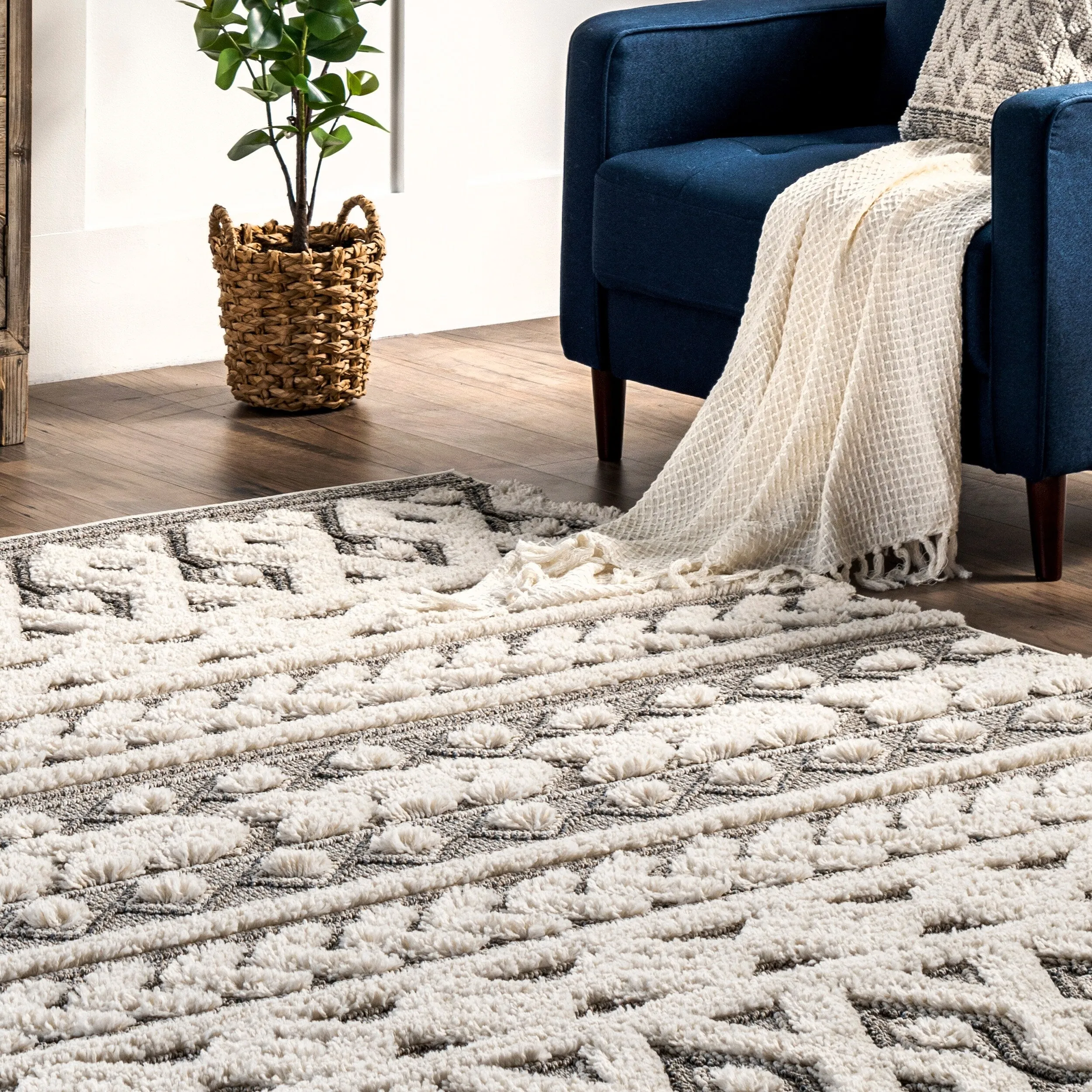 Nuloom Rebecca High Low Textured Shaggy Area Rug