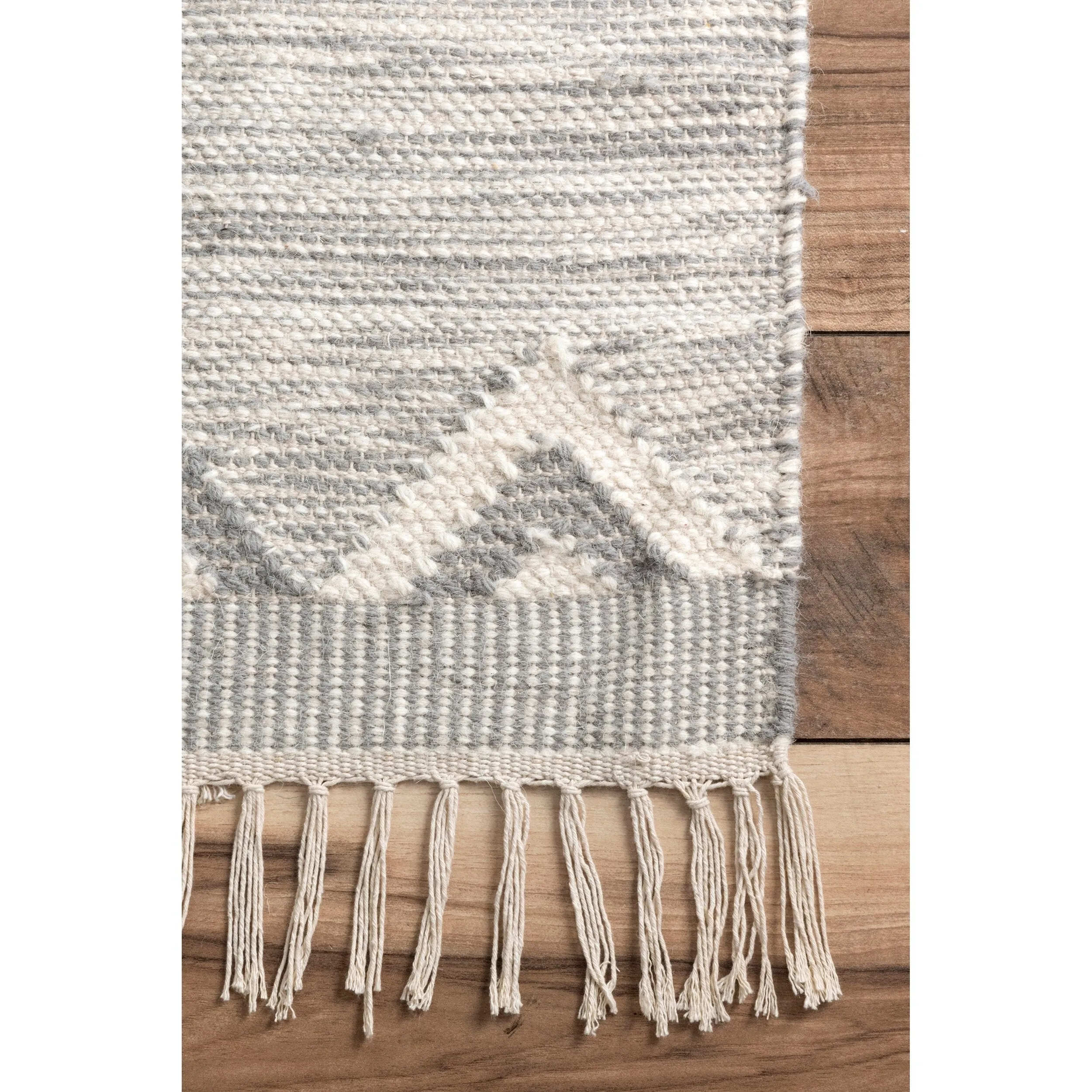 Nuloom Savannah Moroccan Tasseled Wool Area Rug