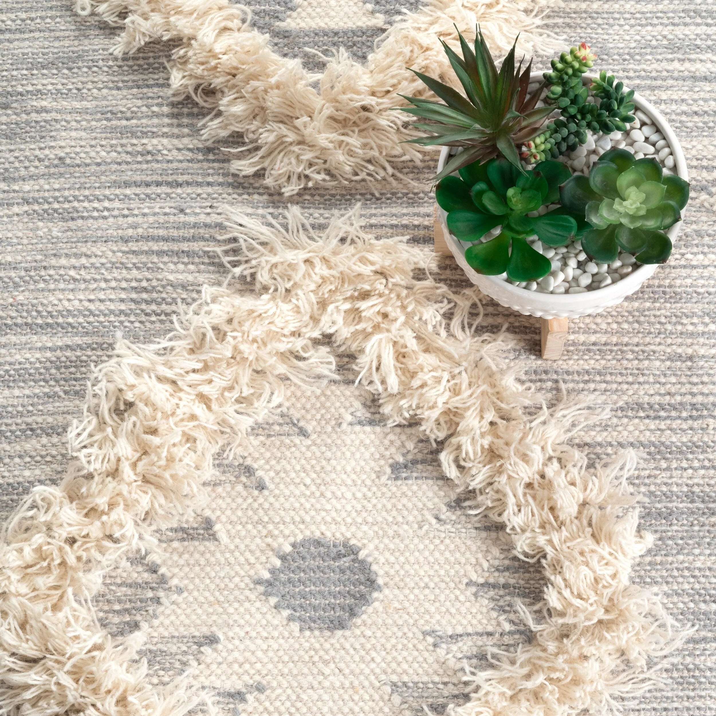 Nuloom Savannah Moroccan Tasseled Wool Area Rug