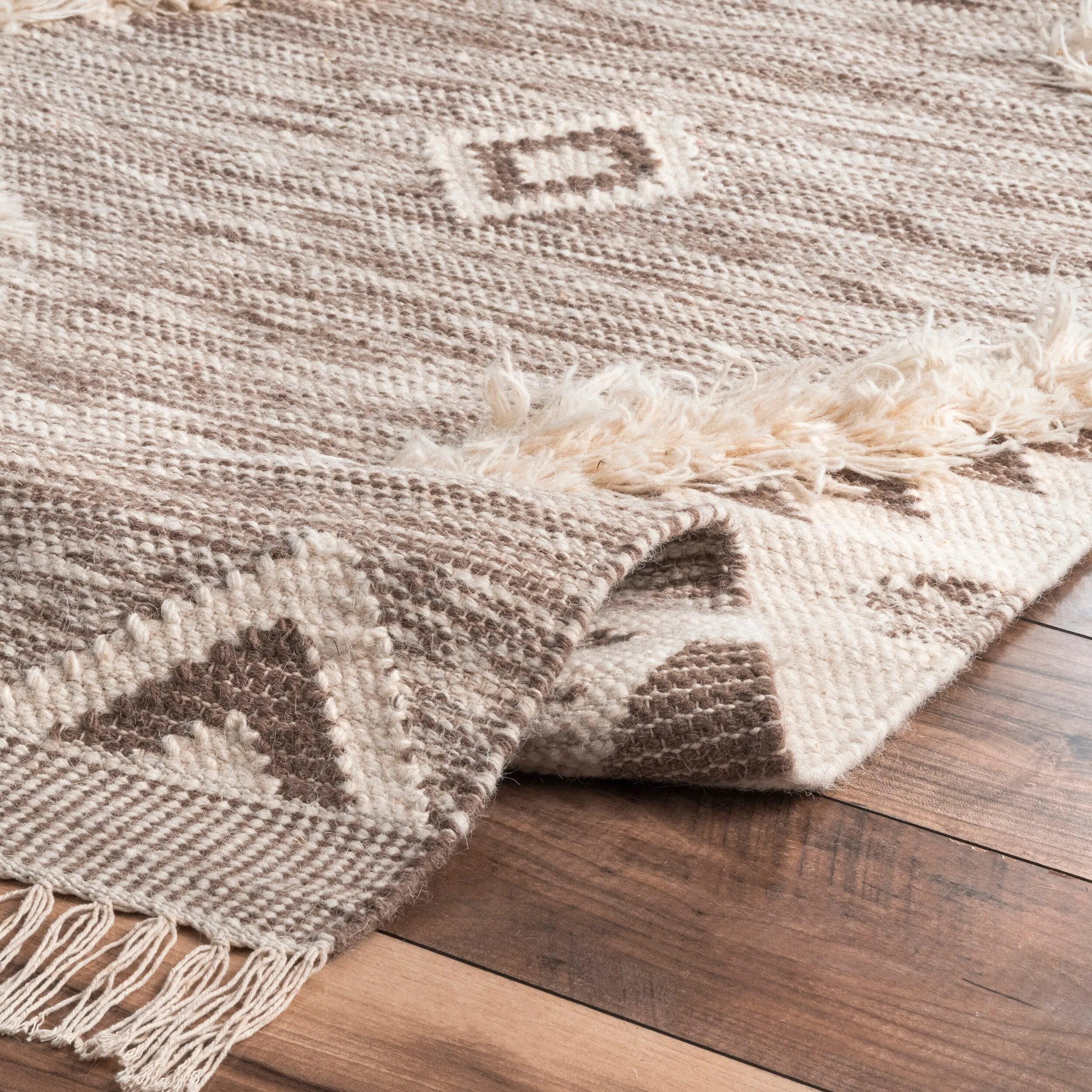 Nuloom Savannah Moroccan Tasseled Wool Area Rug