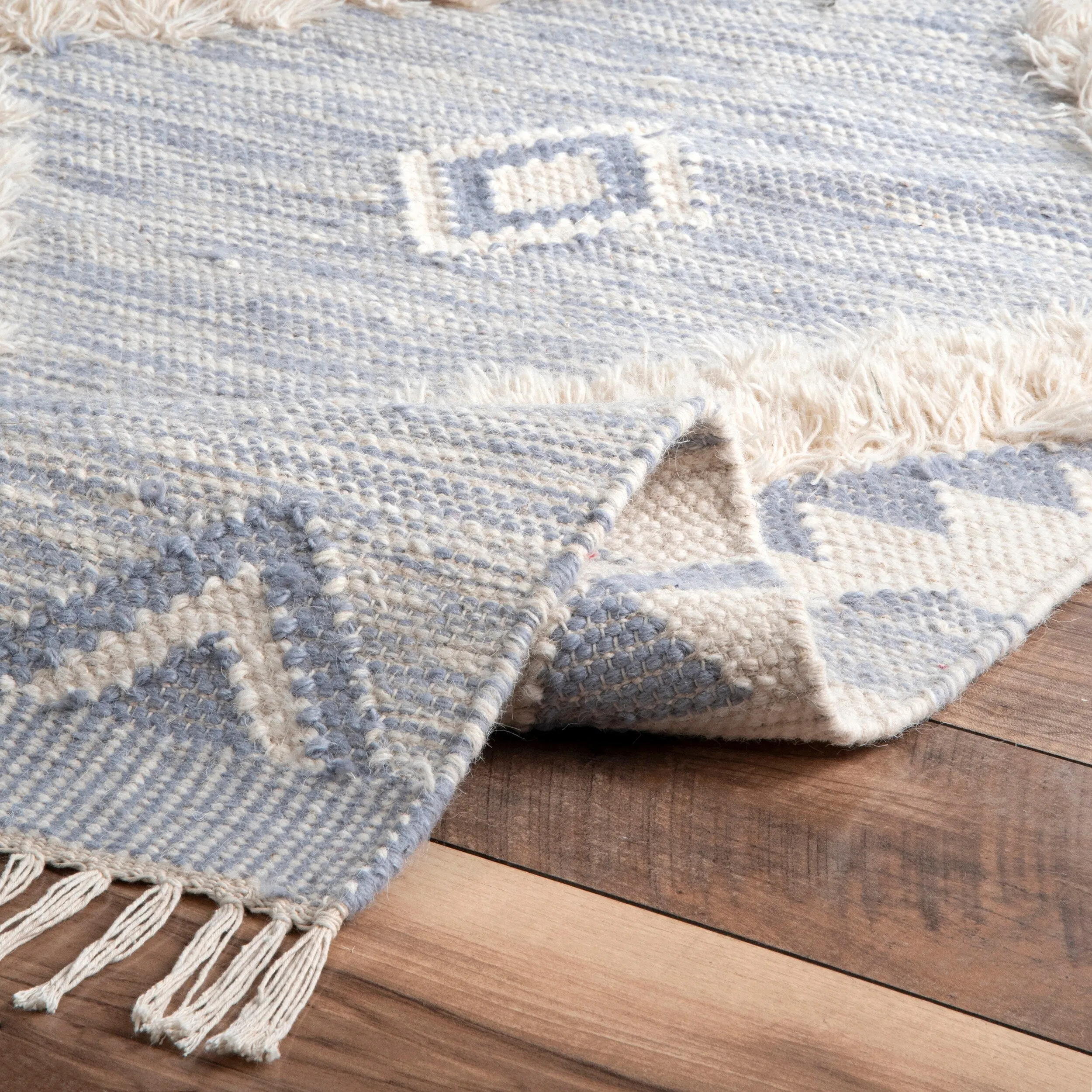 Nuloom Savannah Moroccan Tasseled Wool Area Rug