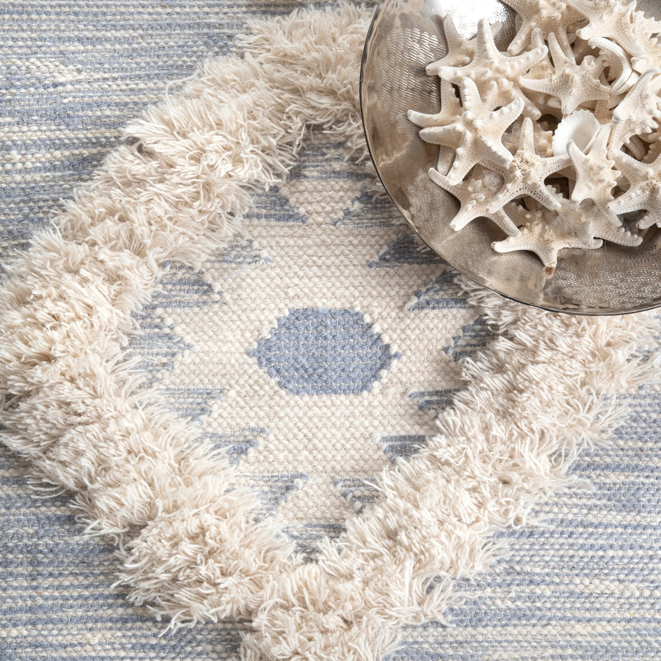 Nuloom Savannah Moroccan Tasseled Wool Area Rug