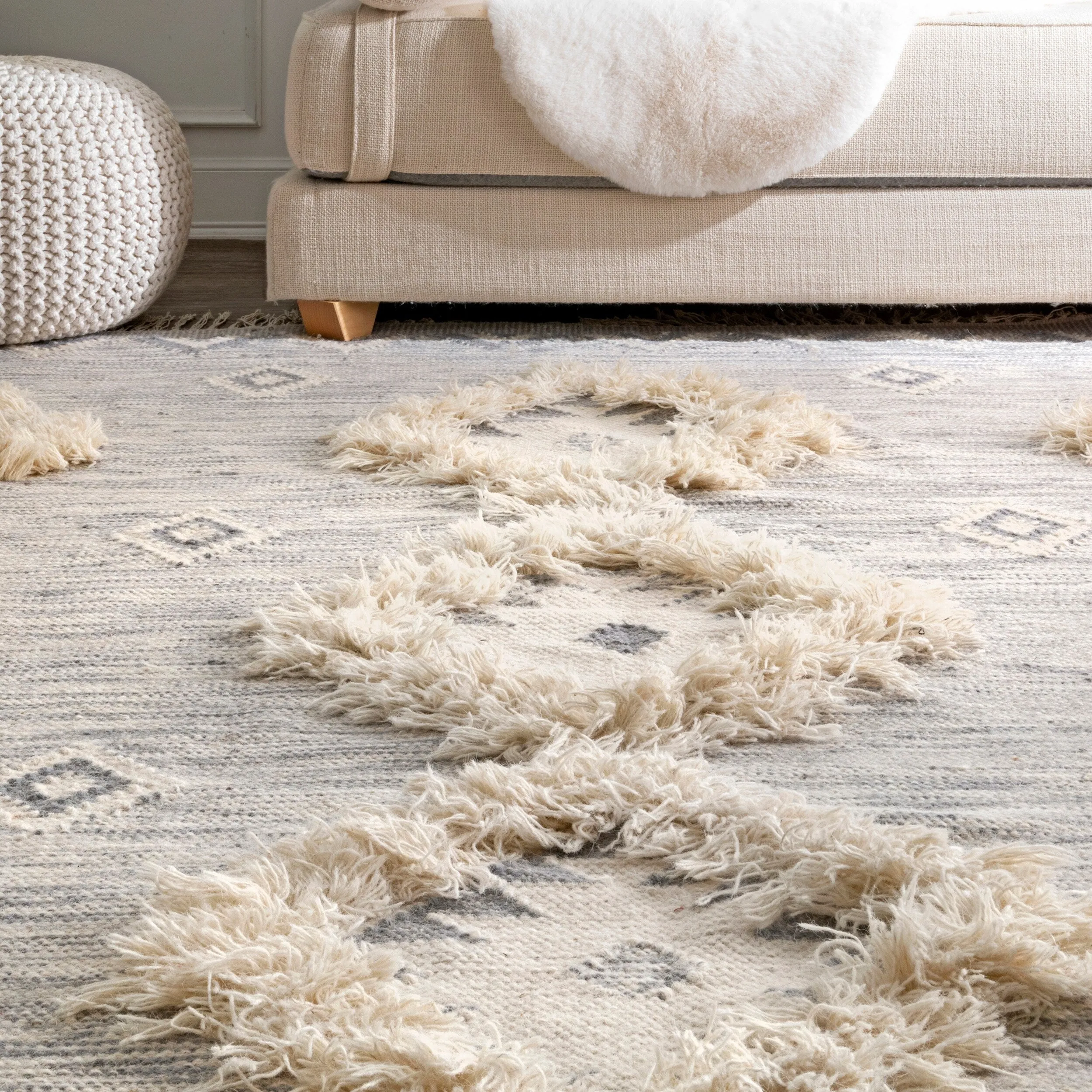 Nuloom Savannah Moroccan Tasseled Wool Area Rug