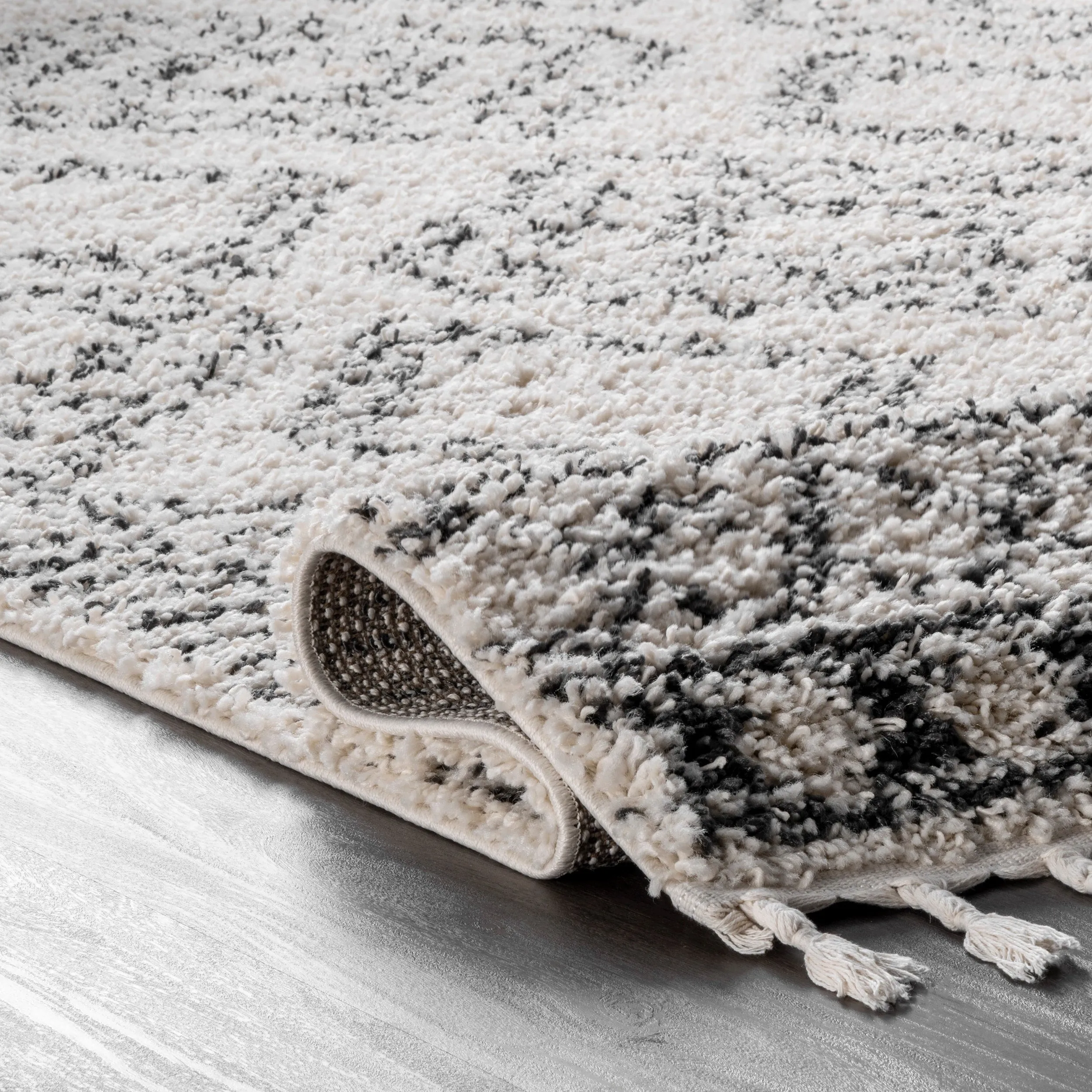 Nuloom Vasiliki Moroccan Shag Tasseled Area Rug