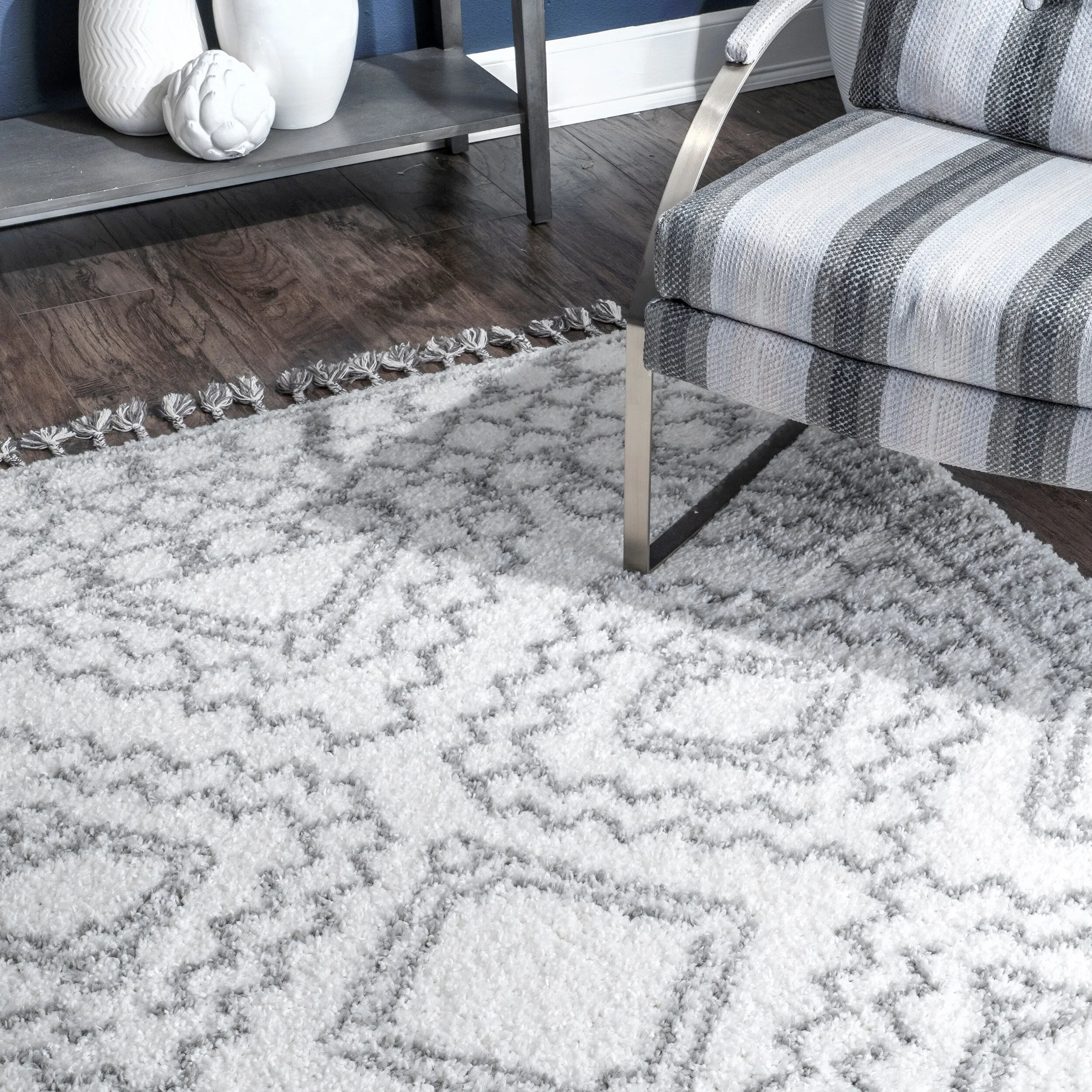 Nuloom Vasiliki Moroccan Shag Tasseled Area Rug