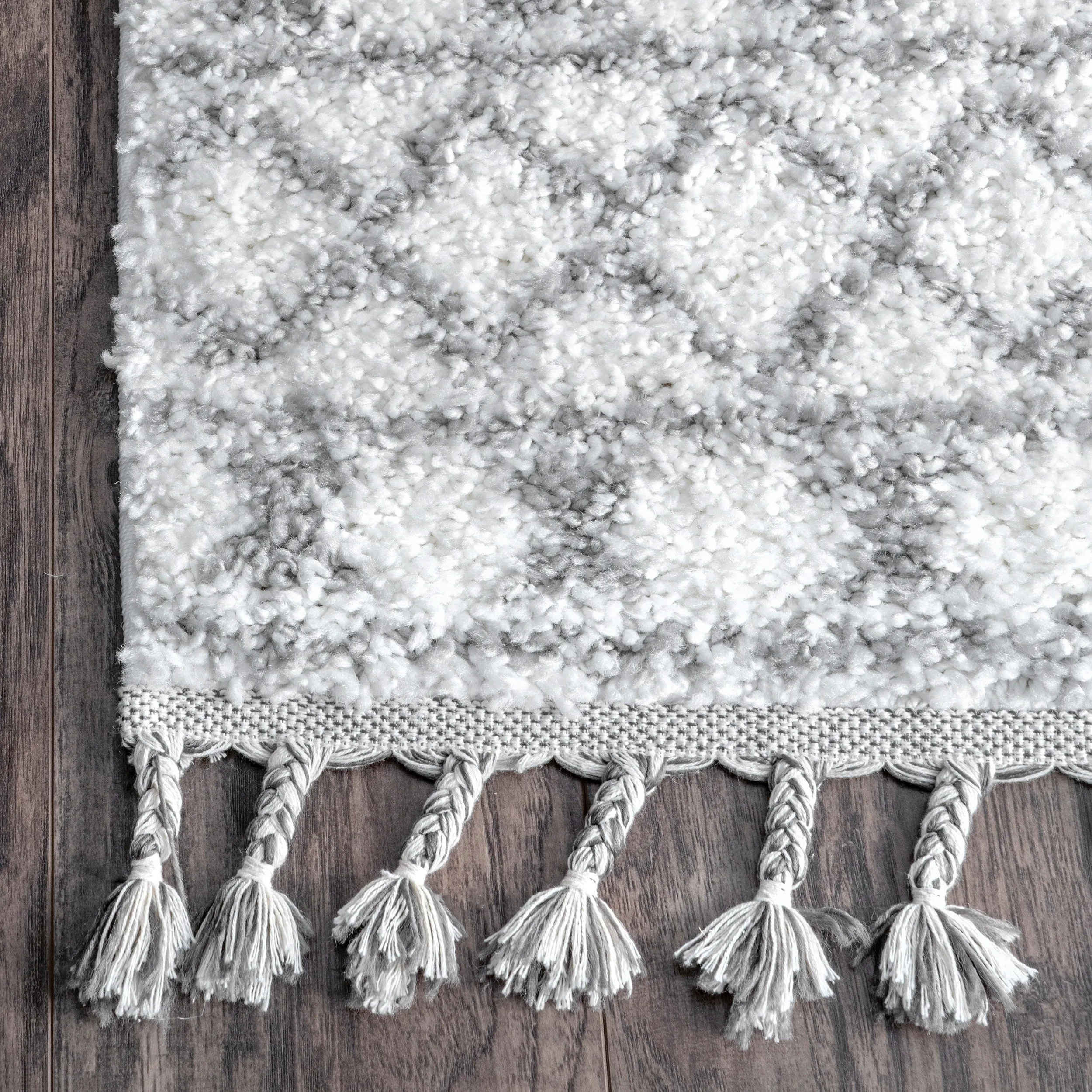 Nuloom Vasiliki Moroccan Shag Tasseled Area Rug