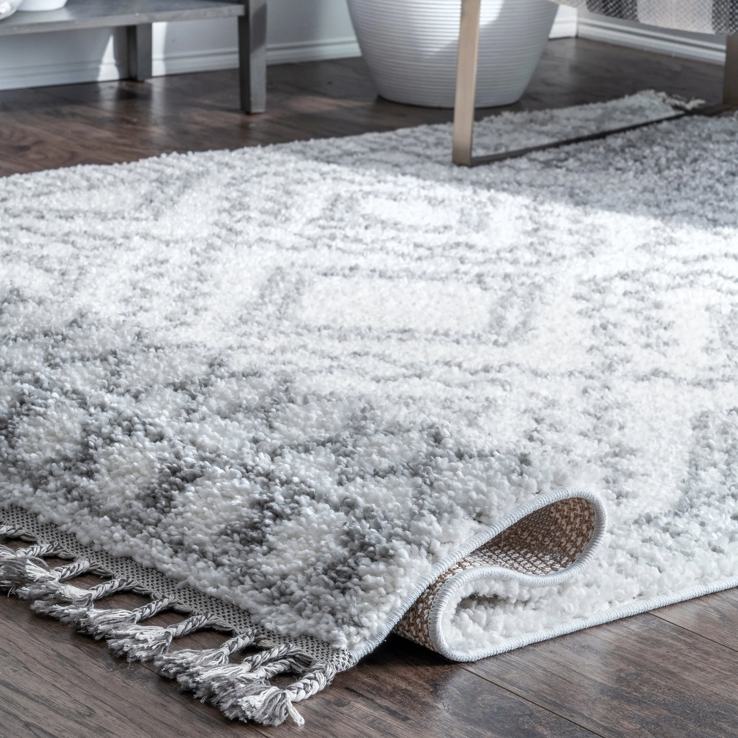 Nuloom Vasiliki Moroccan Shag Tasseled Area Rug