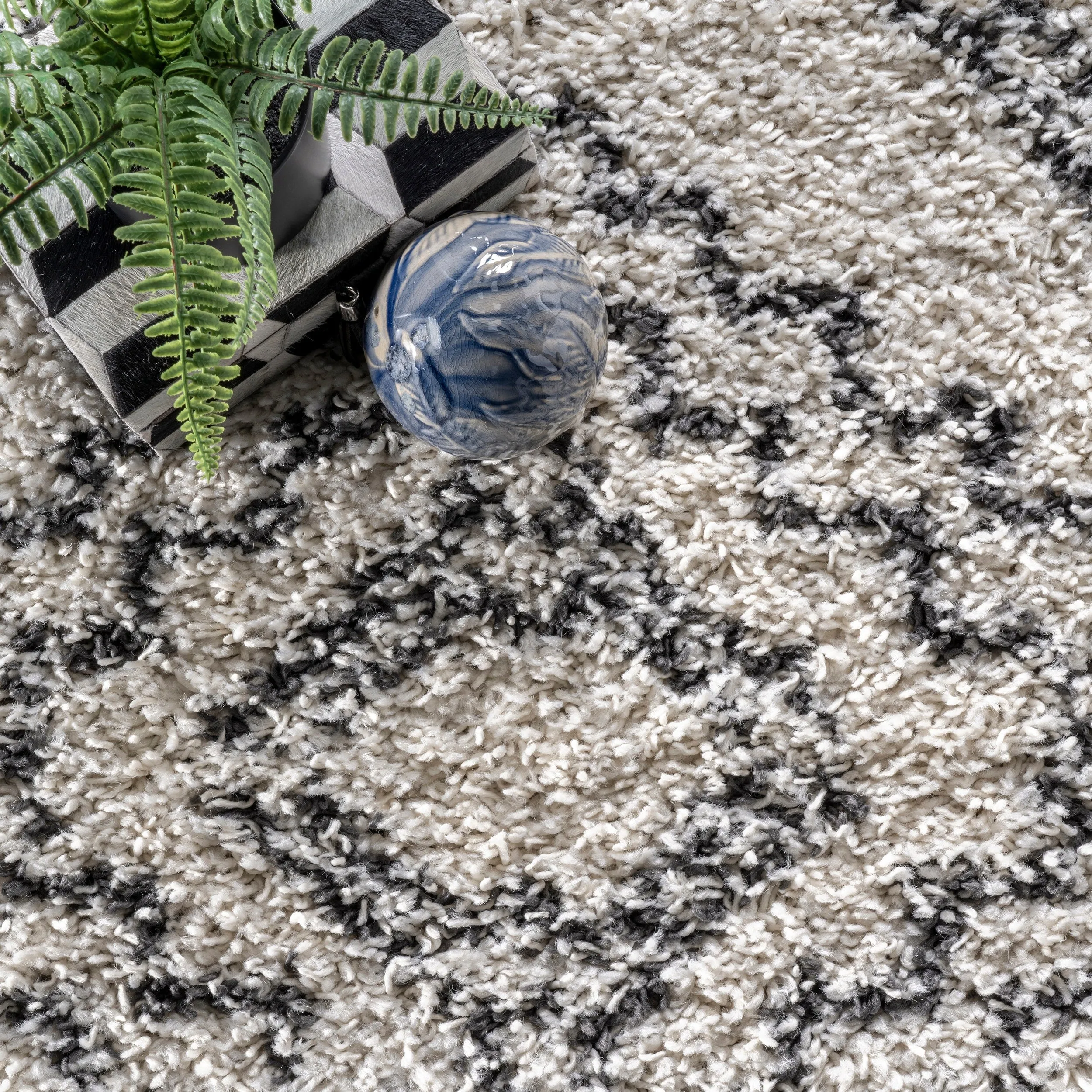 Nuloom Vasiliki Moroccan Shag Tasseled Area Rug