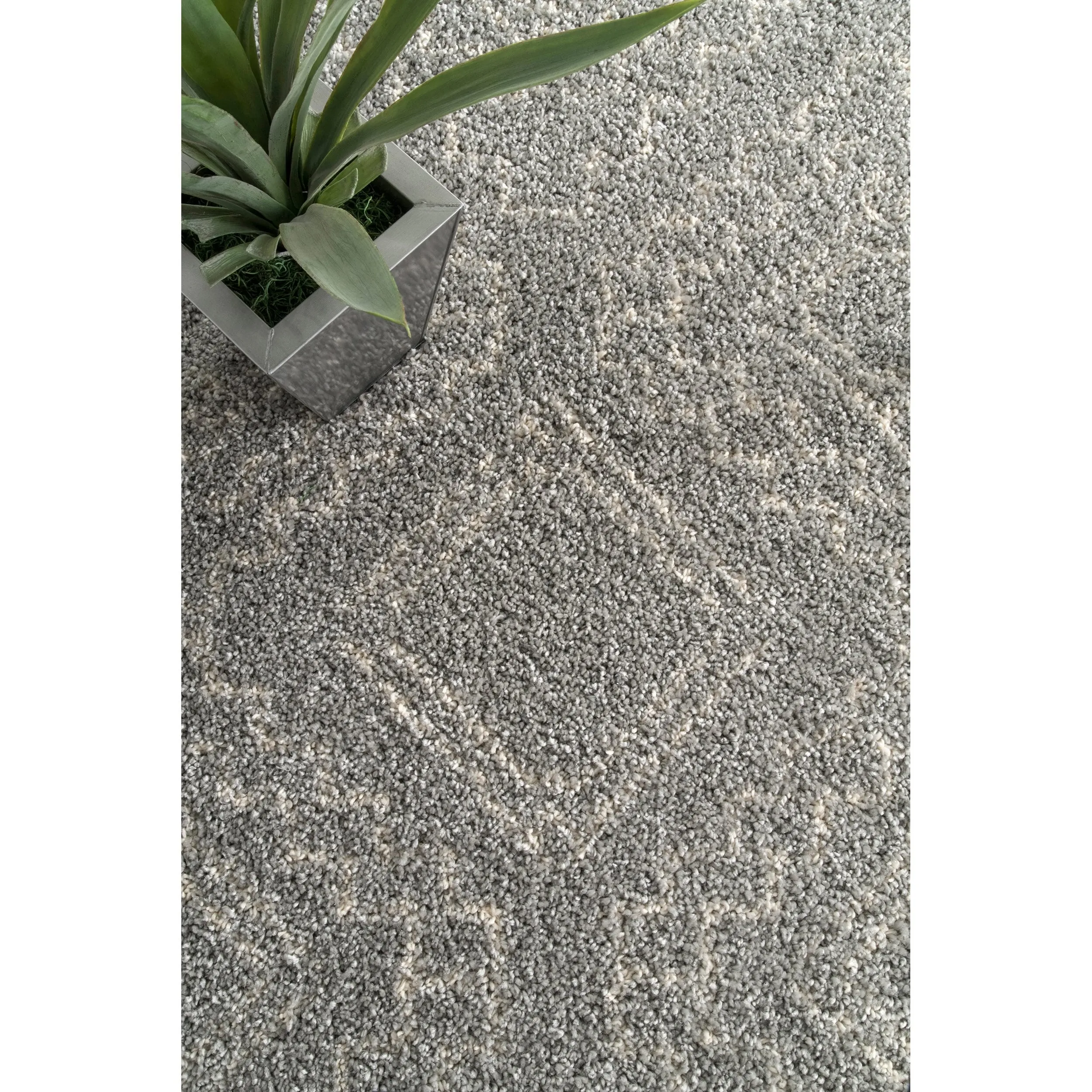 Nuloom Vasiliki Moroccan Shag Tasseled Area Rug
