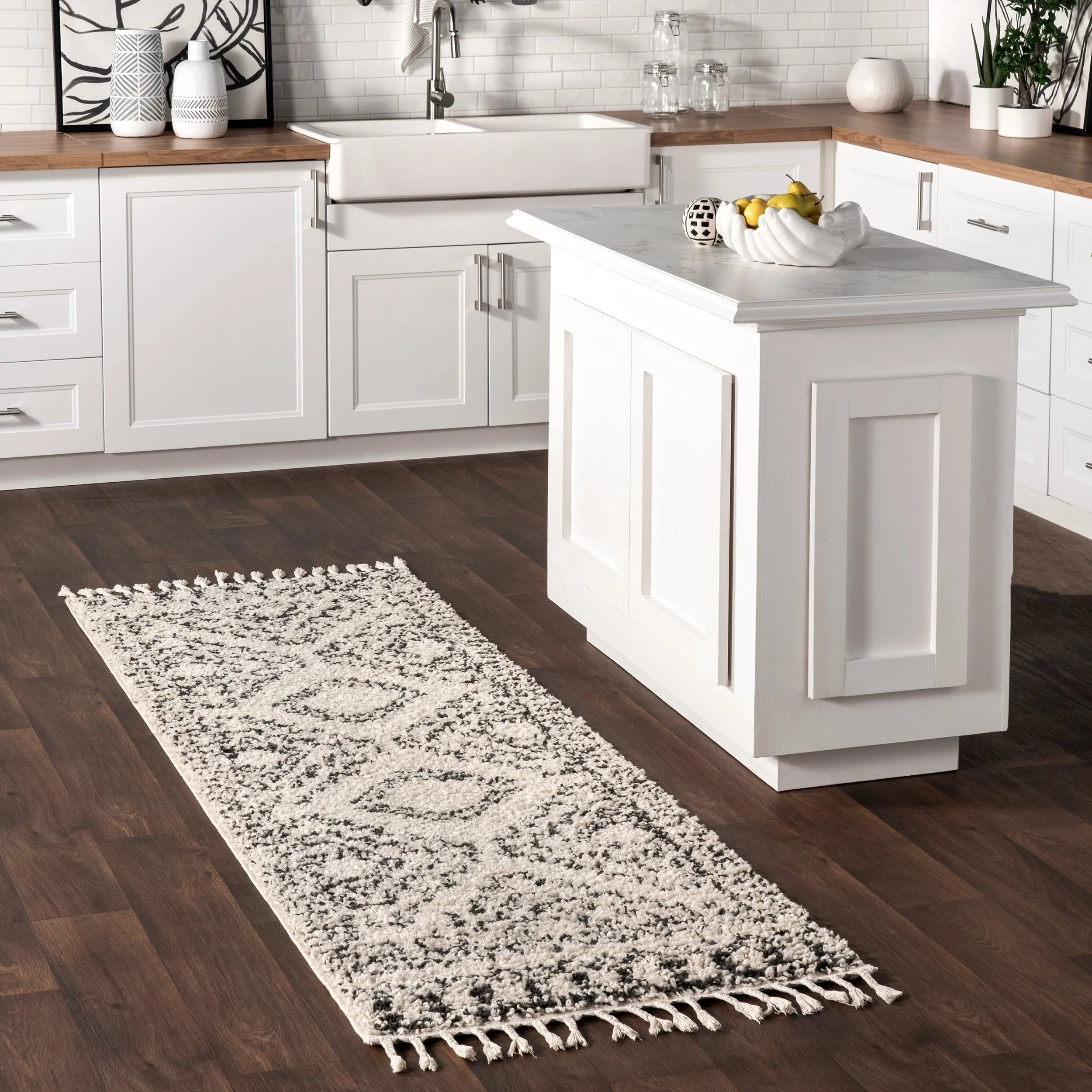 Nuloom Vasiliki Moroccan Shag Tasseled Area Rug