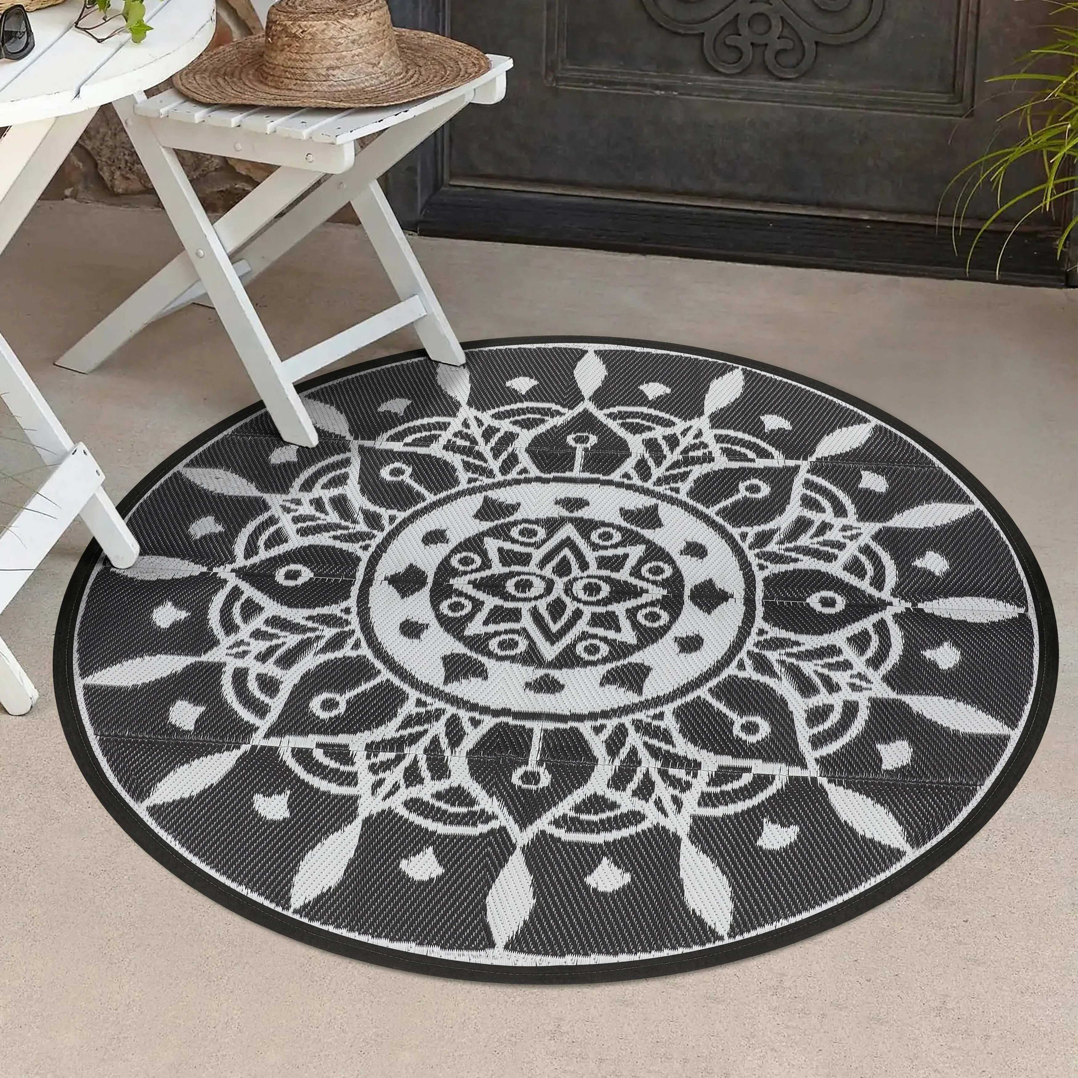 Outdoor5' x 5' Plastic Straw Reversible Rug for Decoration Garden. Backyard. Balcony