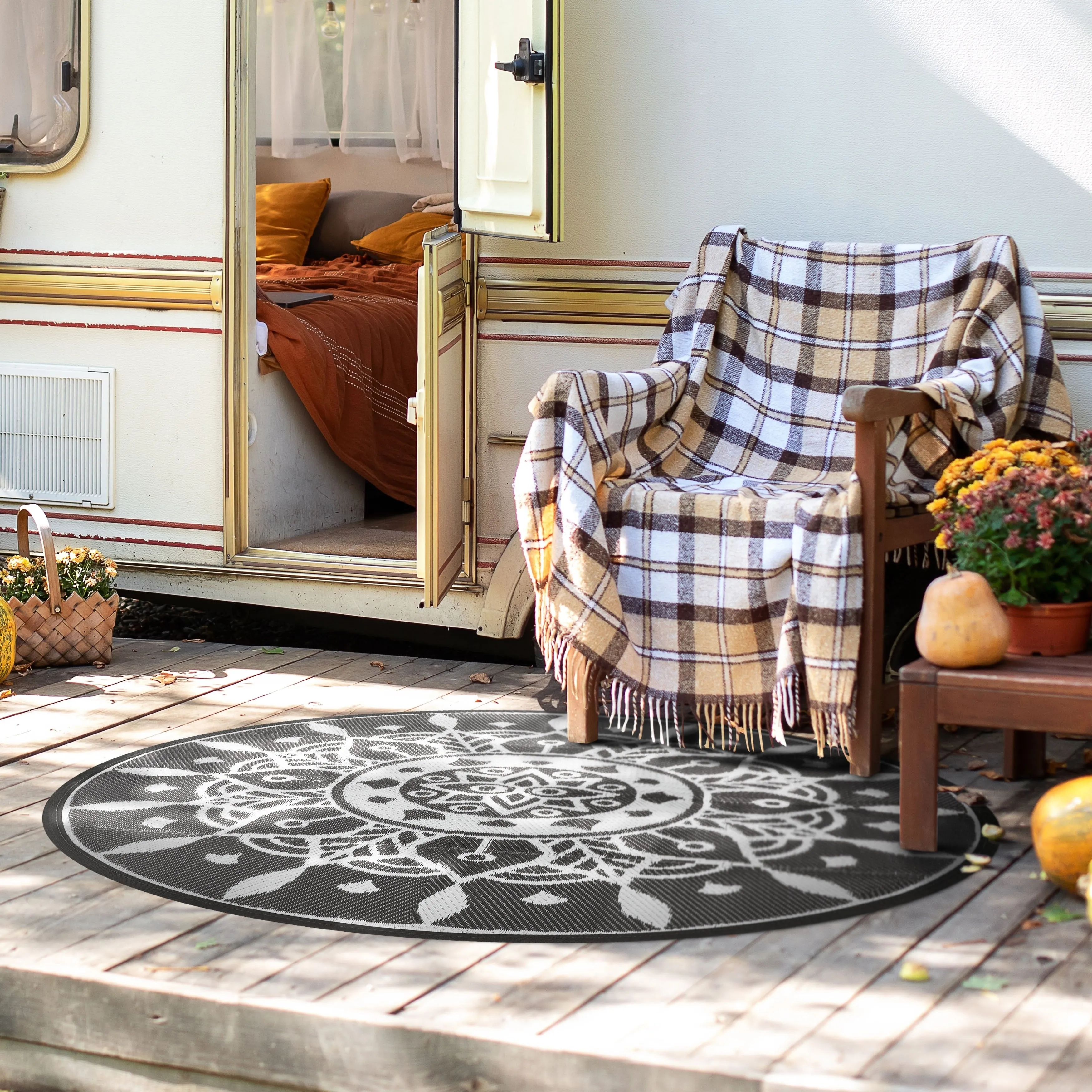 Outdoor5' x 5' Plastic Straw Reversible Rug for Decoration Garden. Backyard. Balcony