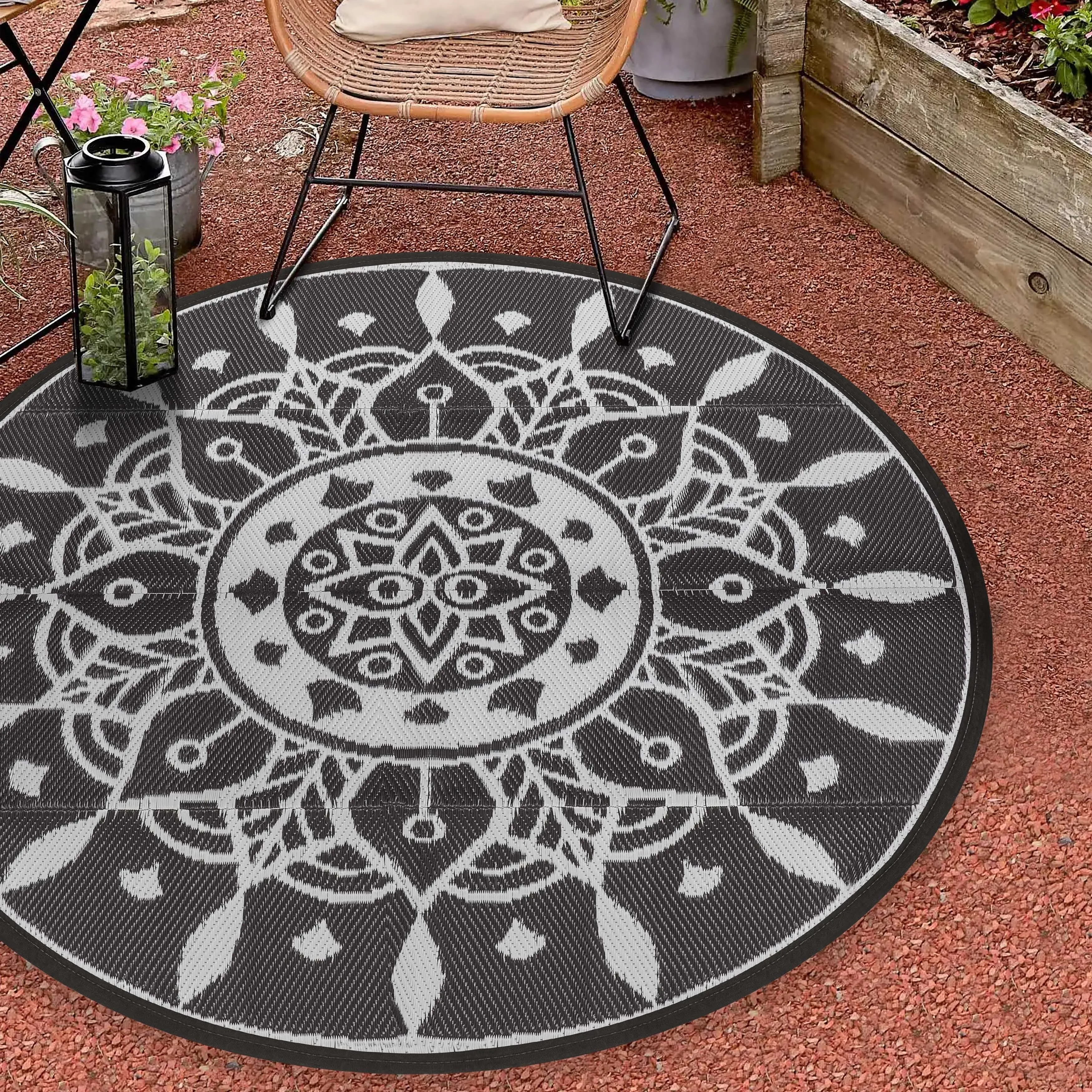 Outdoor5' x 5' Plastic Straw Reversible Rug for Decoration Garden. Backyard. Balcony