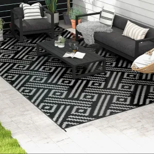 Outsunny Reversible Outdoor Rug. 9' x 18' Waterproof Plastic Straw Floor Mat. Portable RV Camping Carpet - 9' x 18'