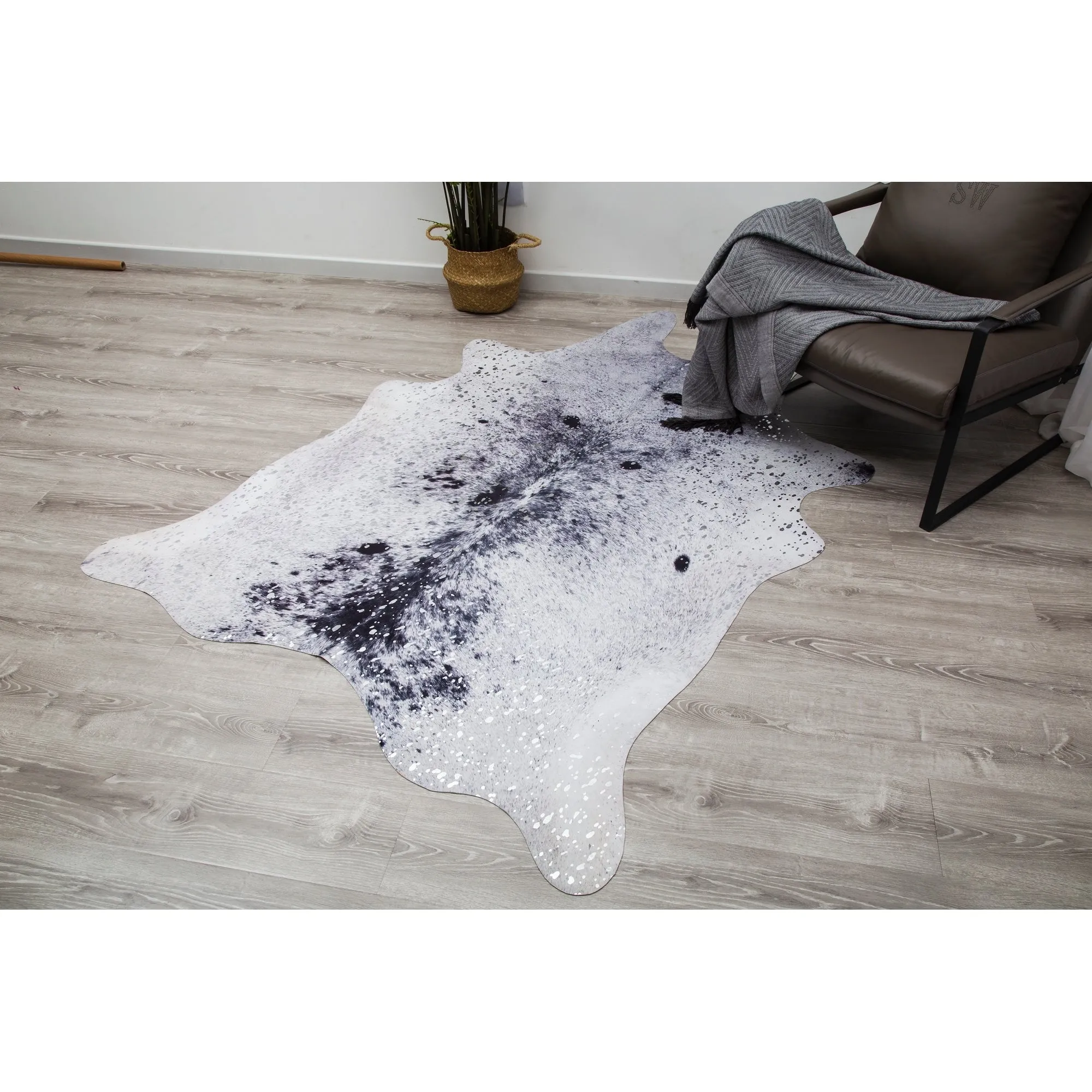 Rio Collection Faux Cowhide Printed Rug with Foil Accents